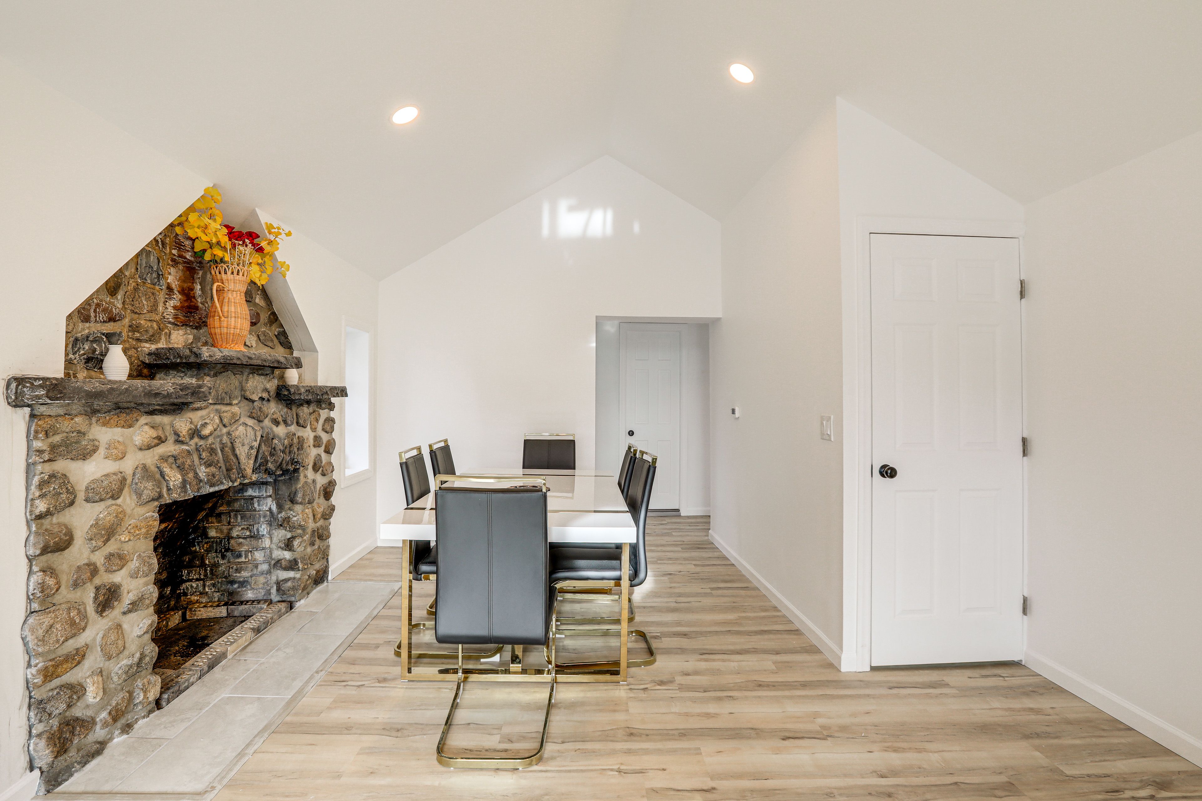 Dining Area | Main Level | Dishware/Flatware