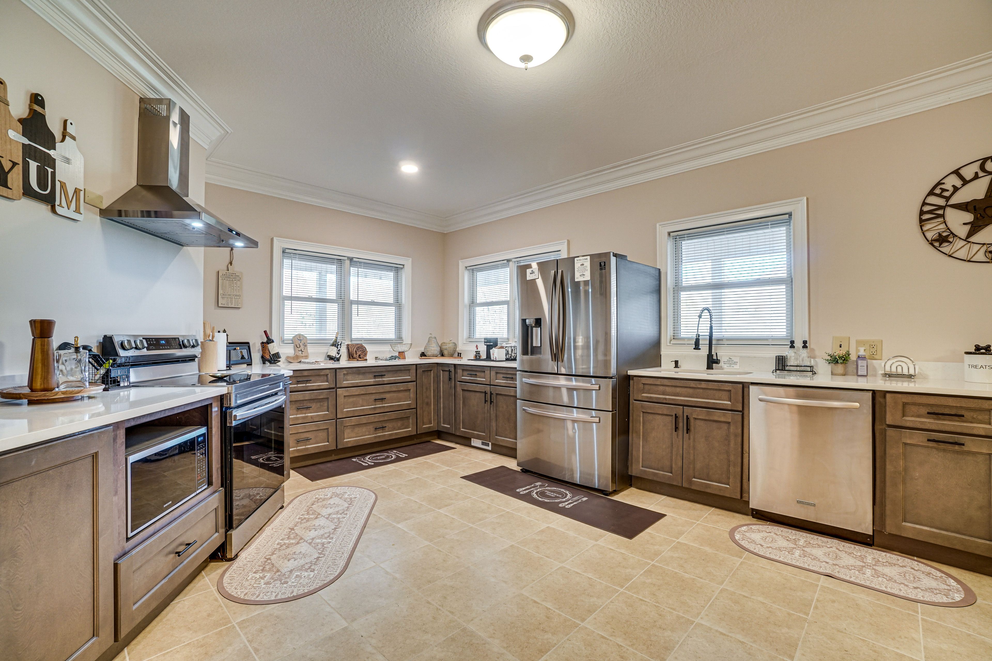 Kitchen | Blender | Toaster | Main Floor