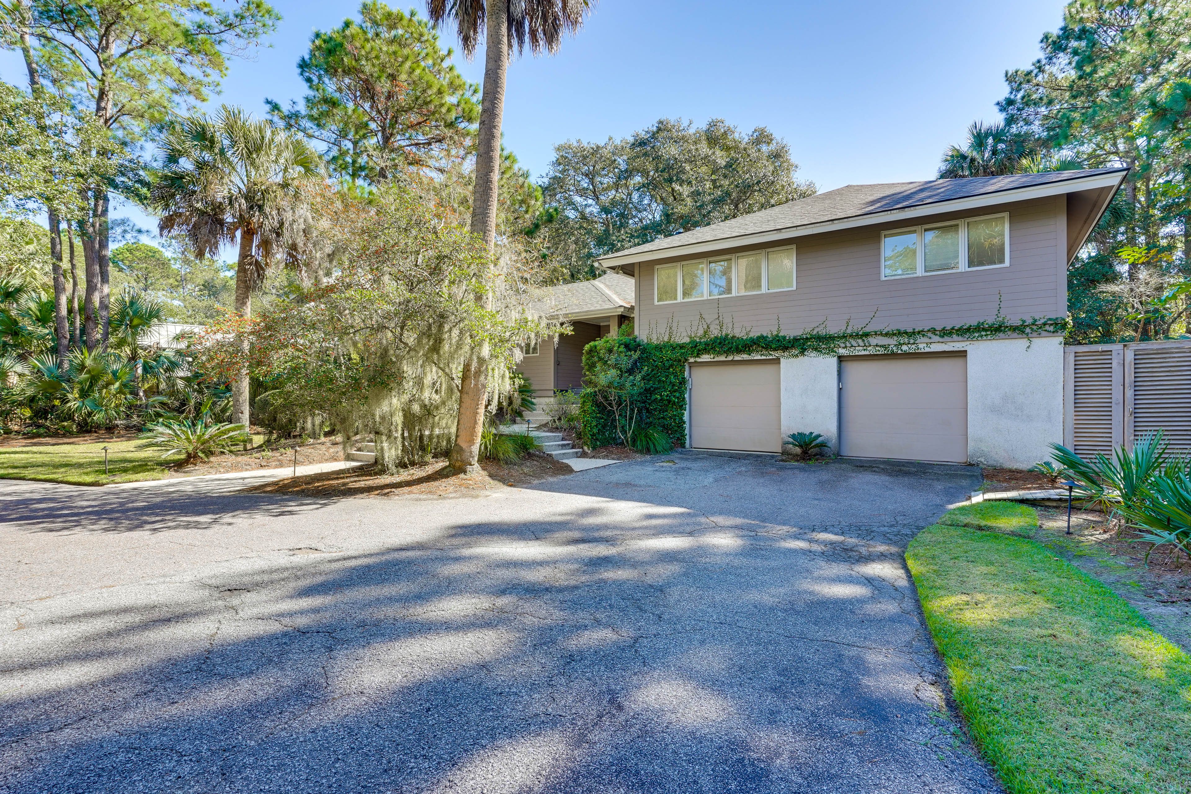 Parking | Garage (2 Vehicles) | Driveway (4 Vehicles)