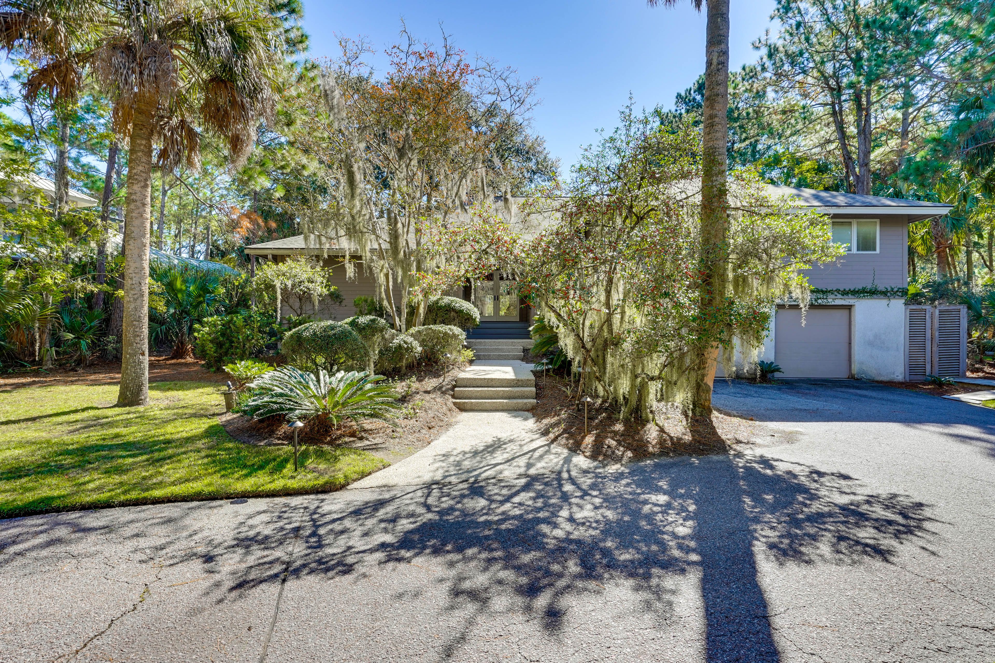 Home Exterior | Single-Story, Split-Level Home