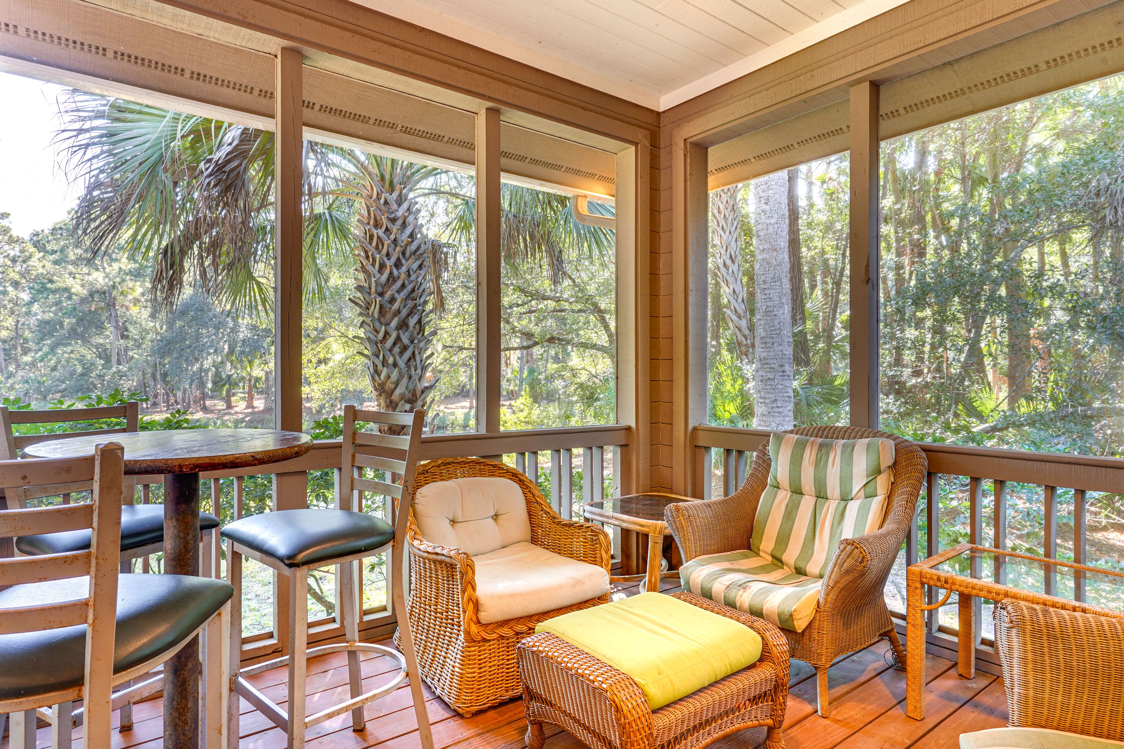 Screened Porch | Outdoor Seating