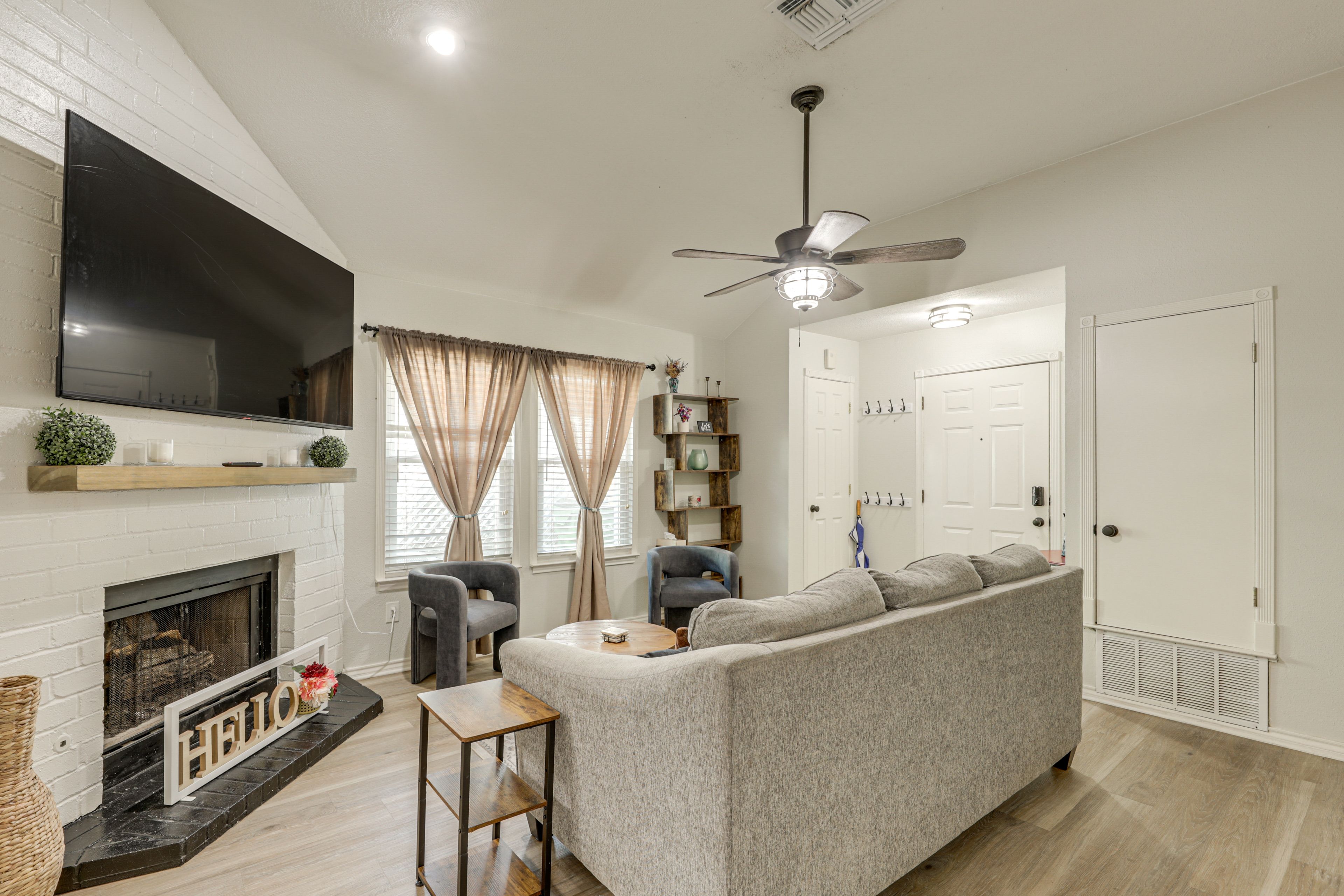 Living Room | Smart TV | Free WiFi