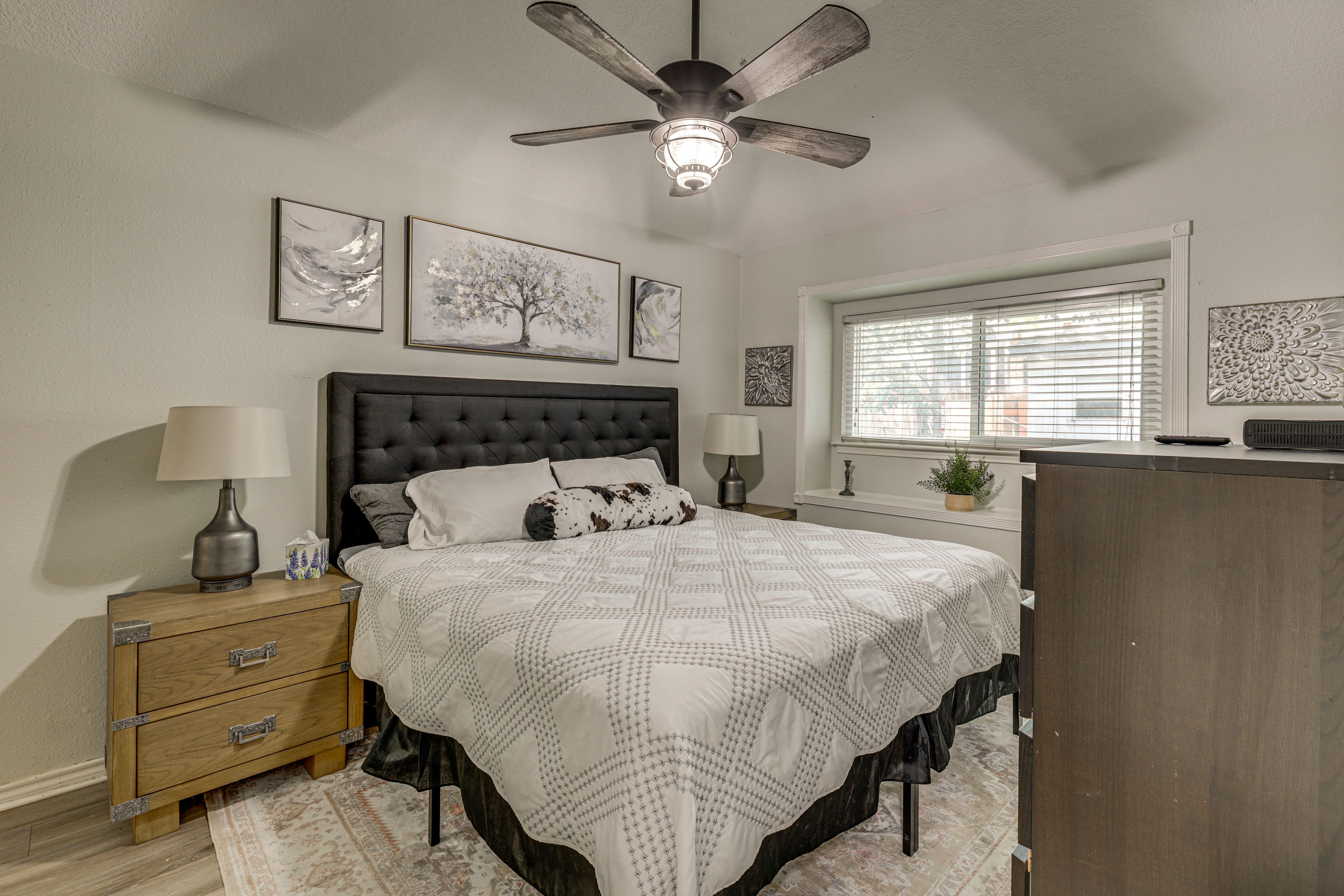 Bedroom 1 | King Bed