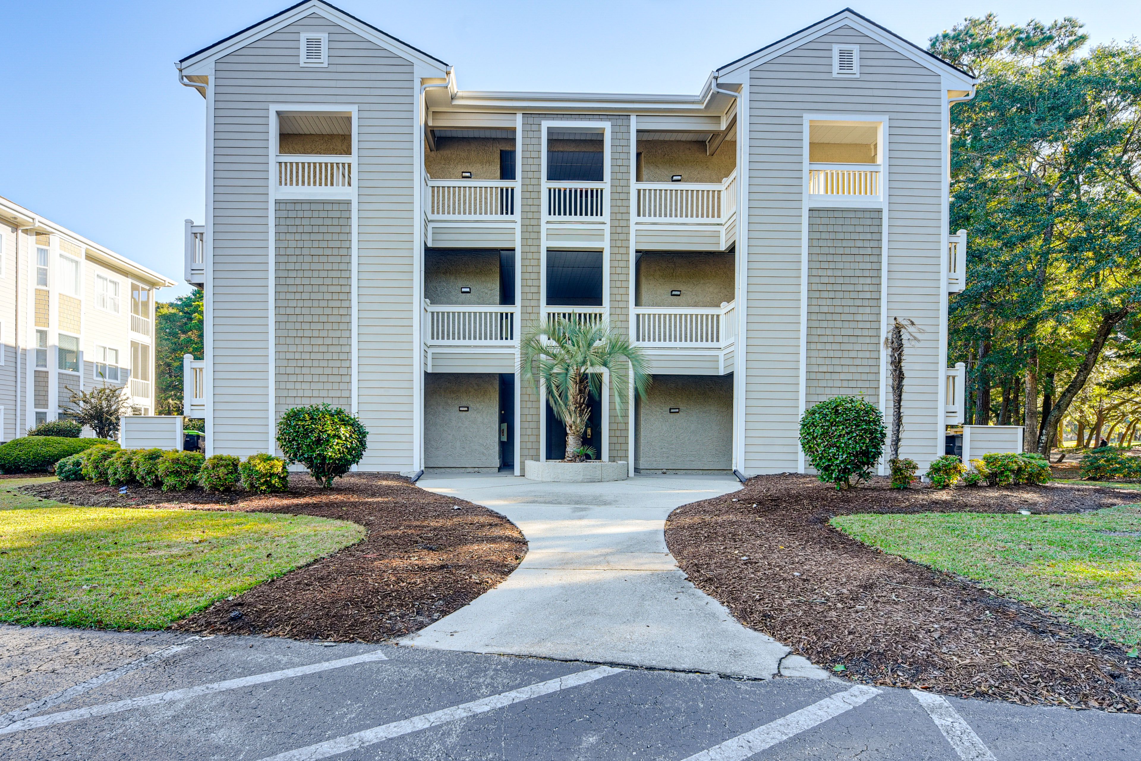 Property Exterior | Single-Level Condo