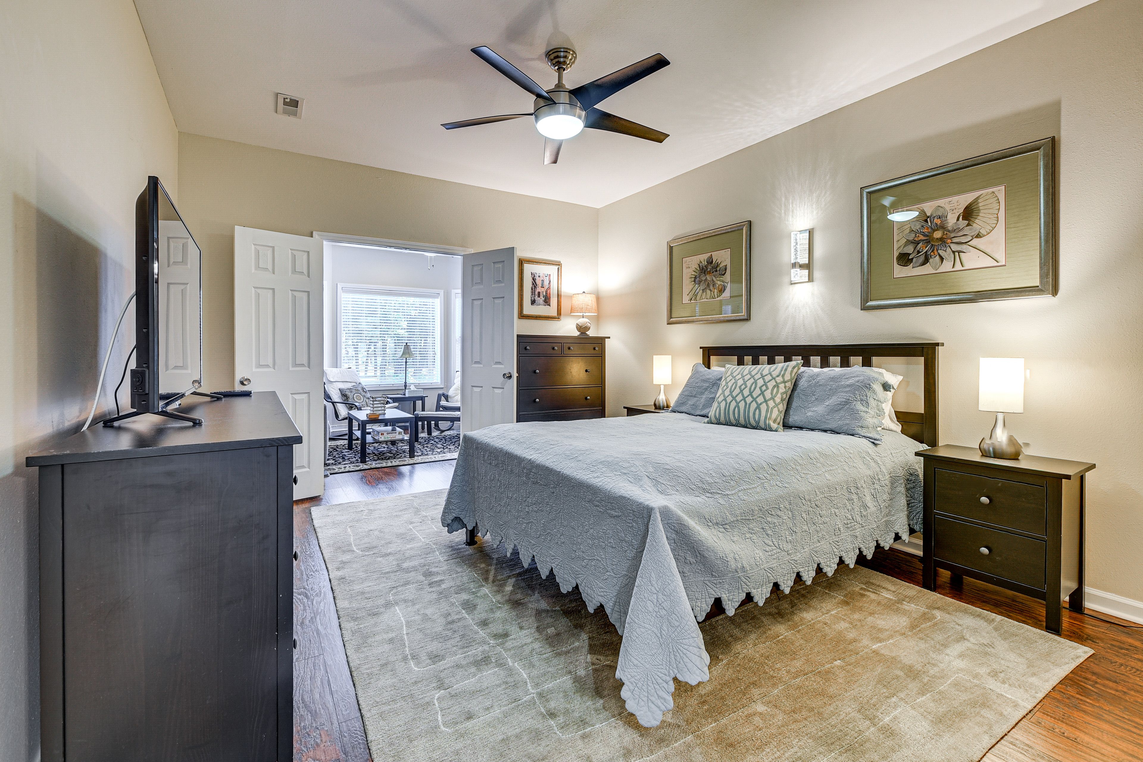 Bedroom 2 | Queen Bed | Smart TV