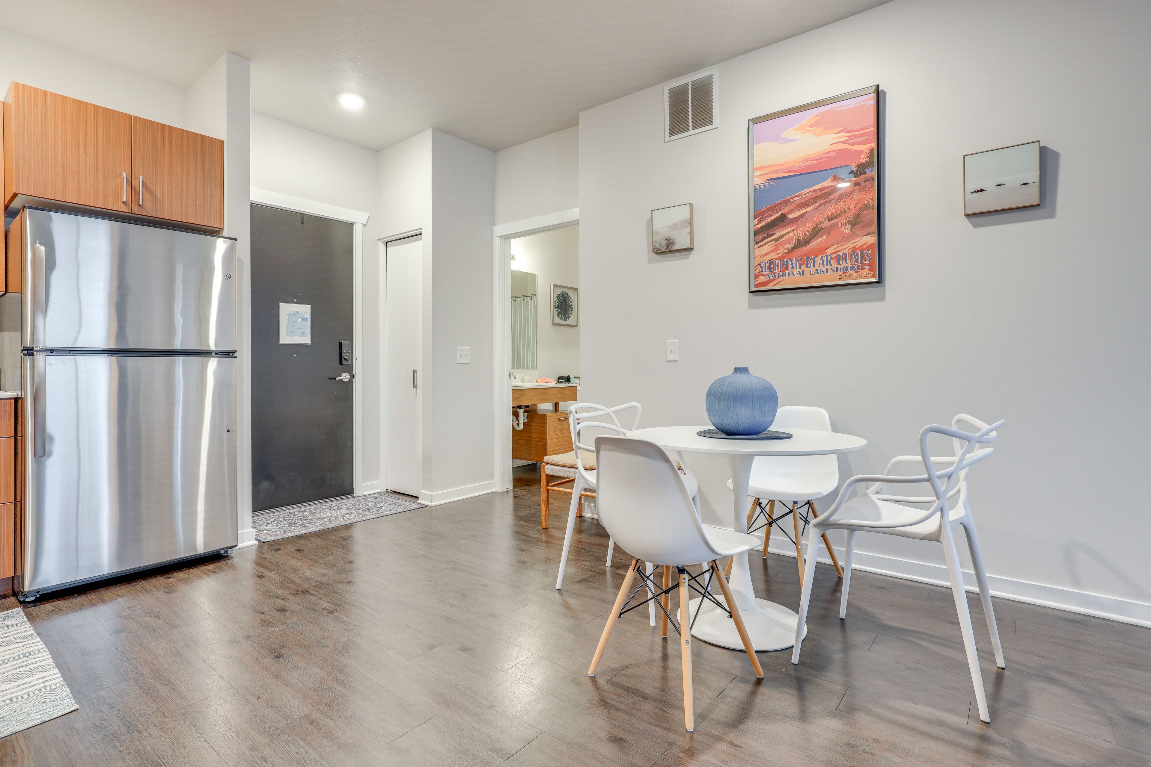 Dining Table | Dishware/Flatware