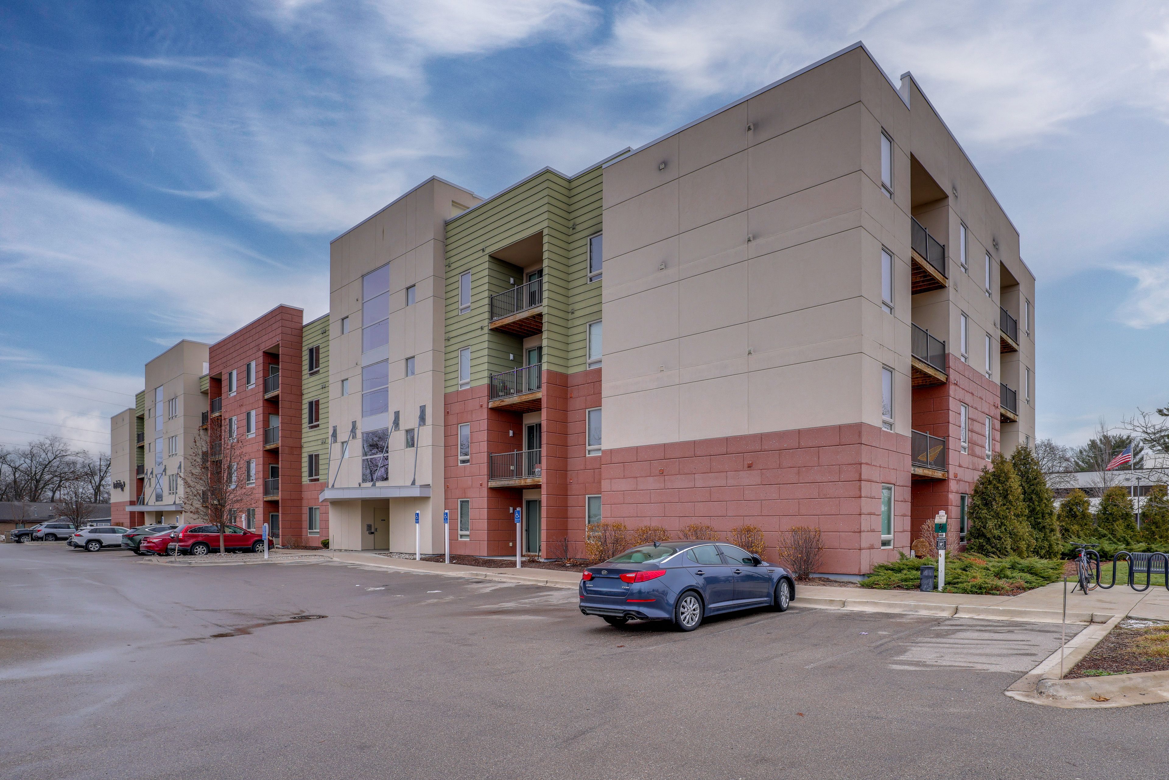 Parking | Community Lot (1 Vehicle)