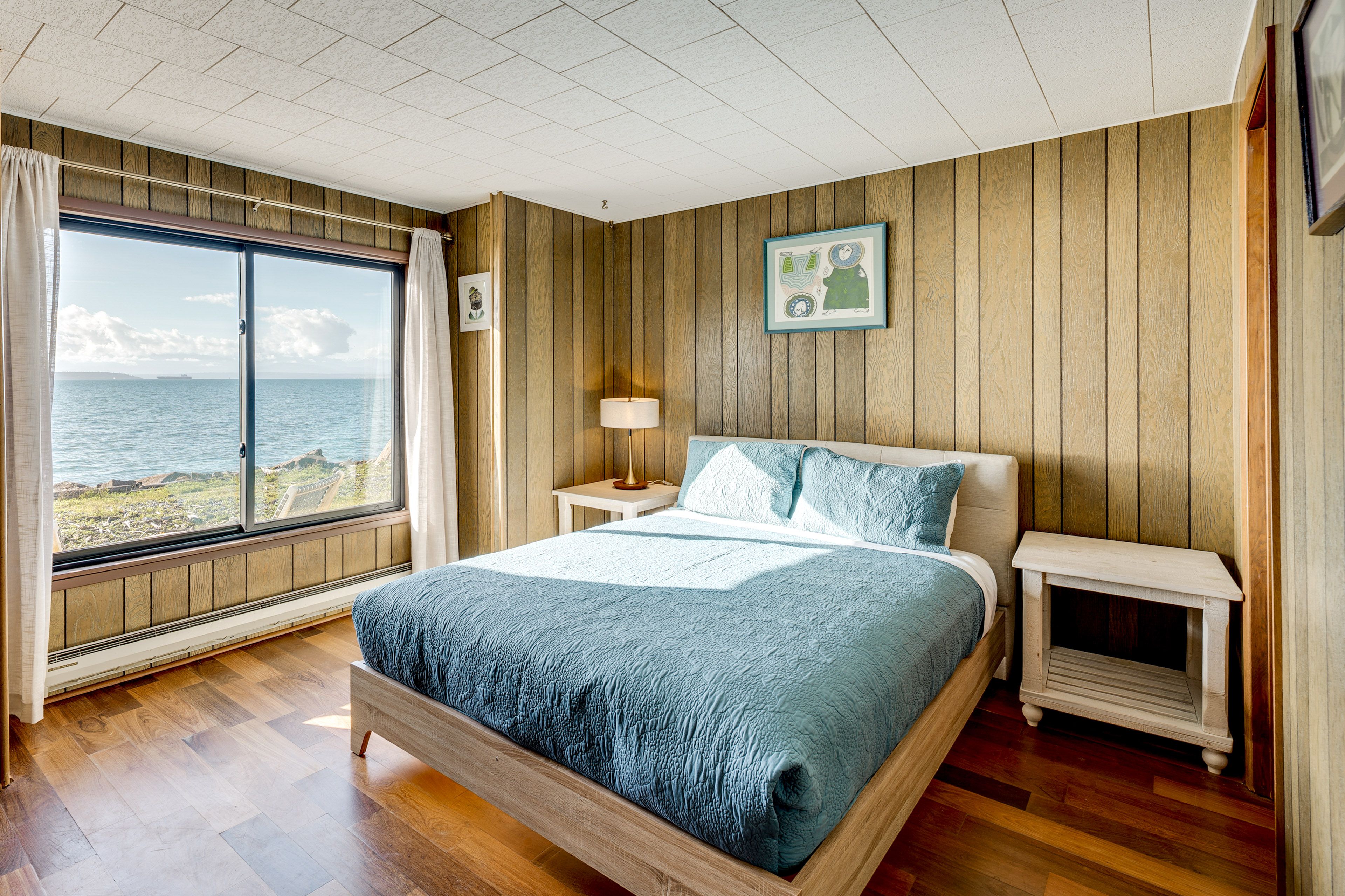 Bedroom 1 | Queen Bed