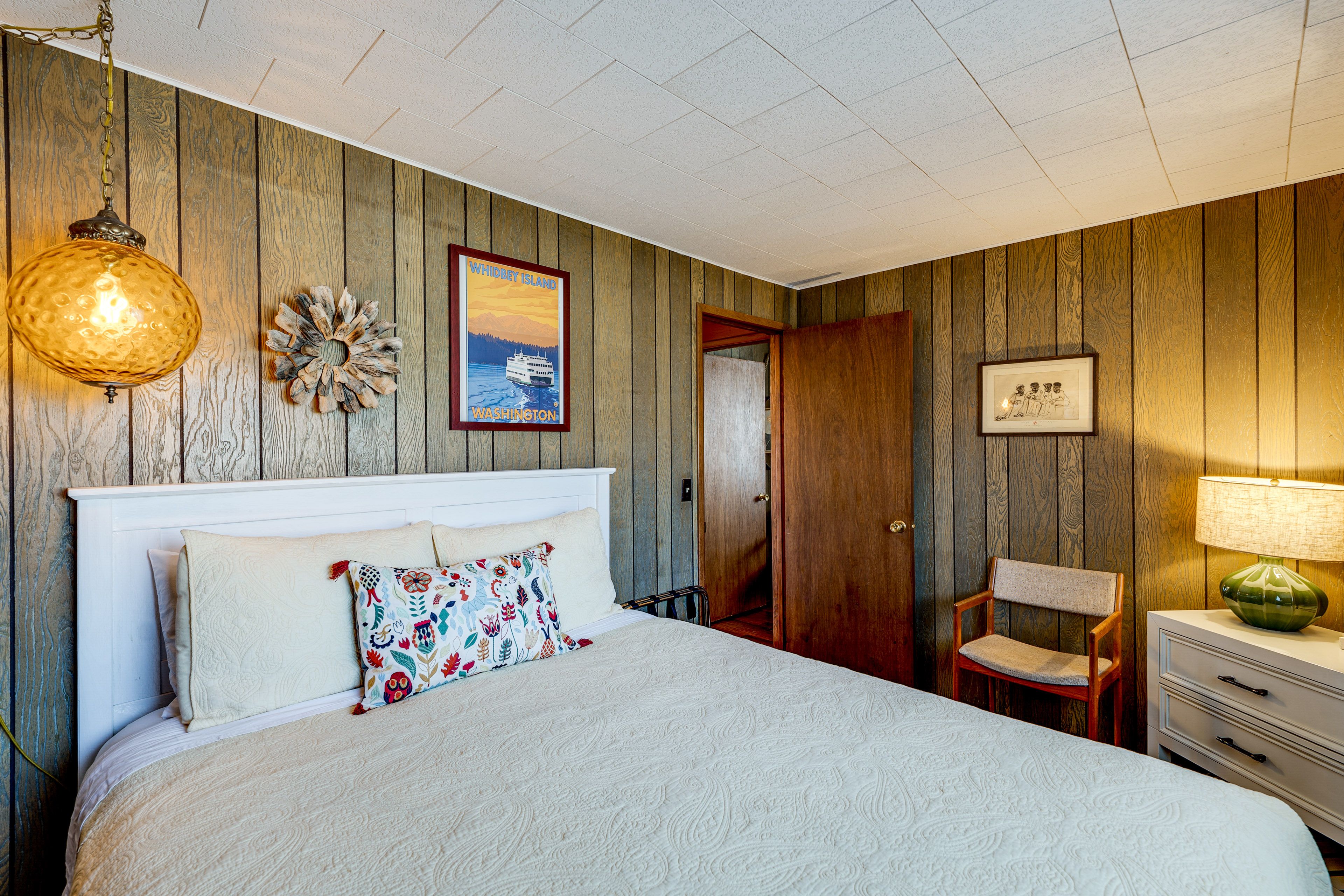 Bedroom 3 | Queen Bed