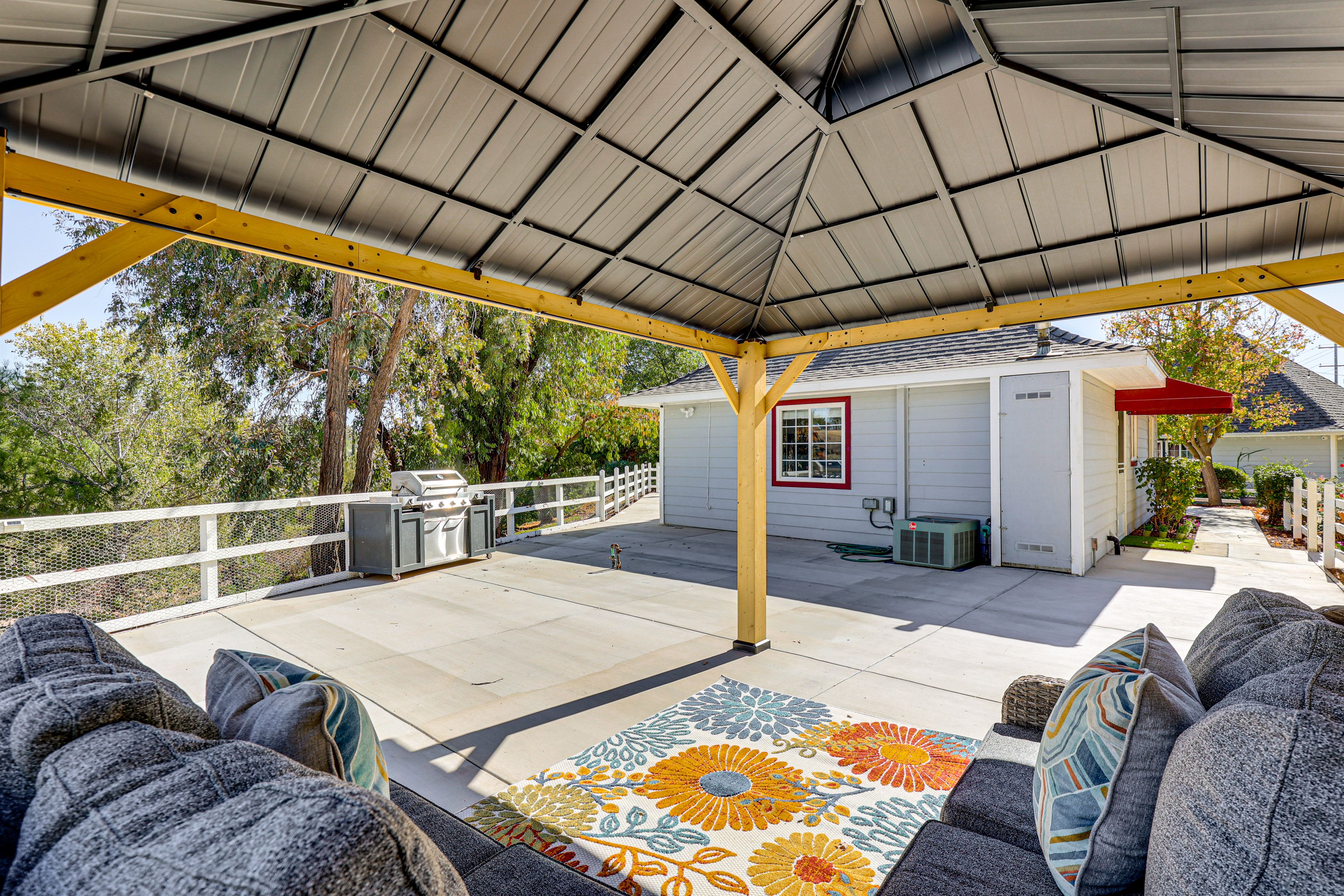 Gazebo w/ Seating | Gas Grill