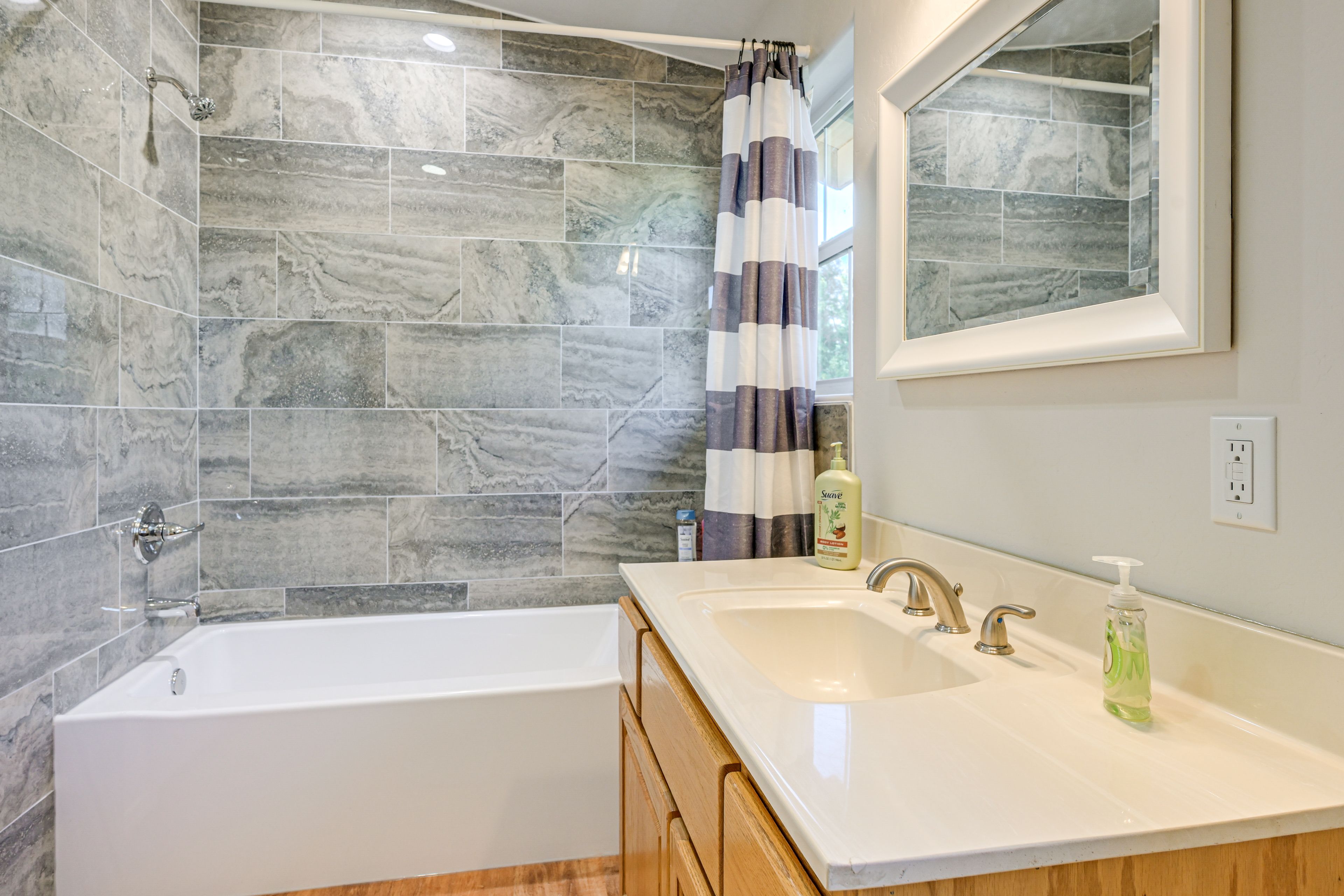 En-Suite Bathroom | 2nd Floor | Shampoo