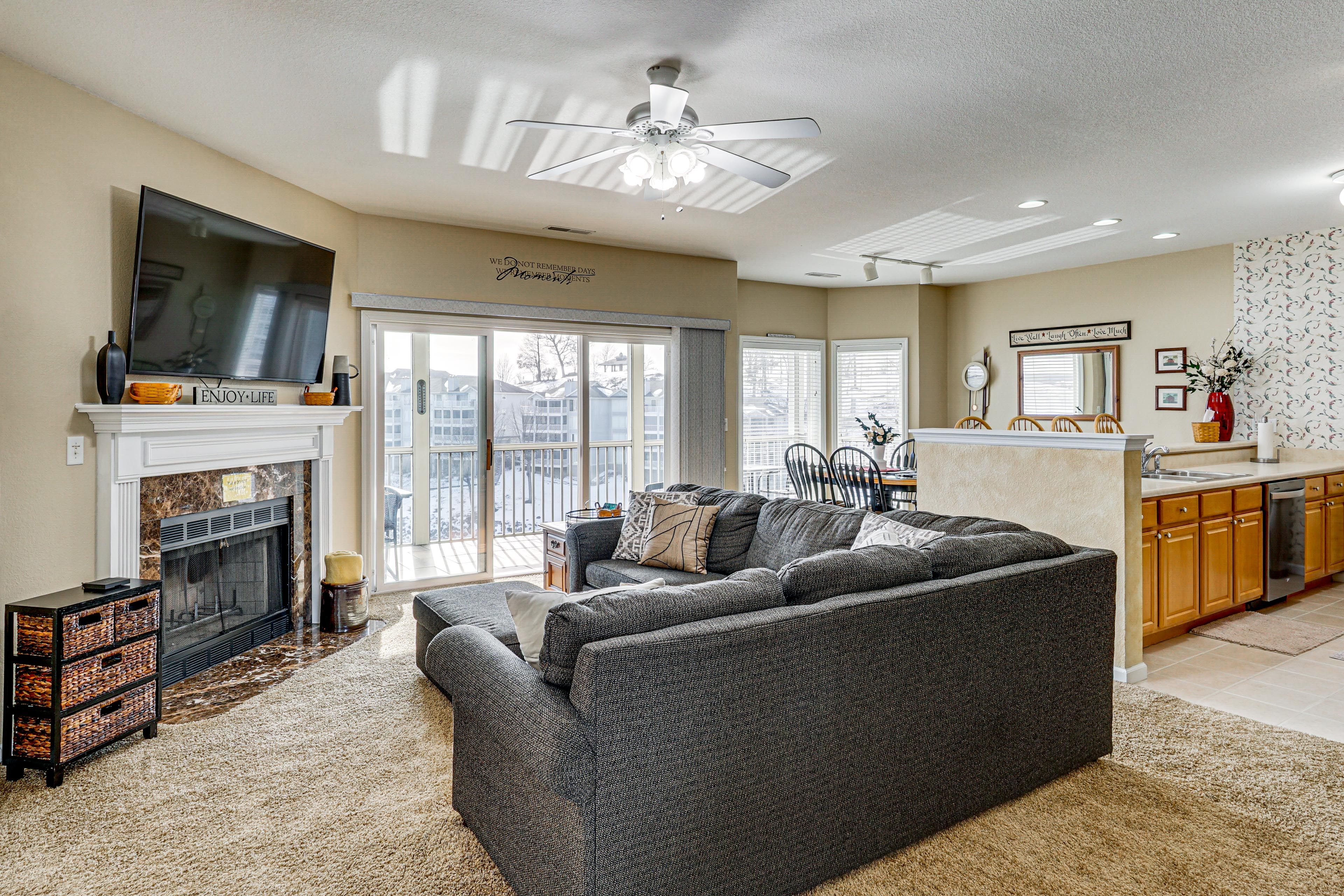 Interior | Top-Floor Condo | In-Unit Laundry