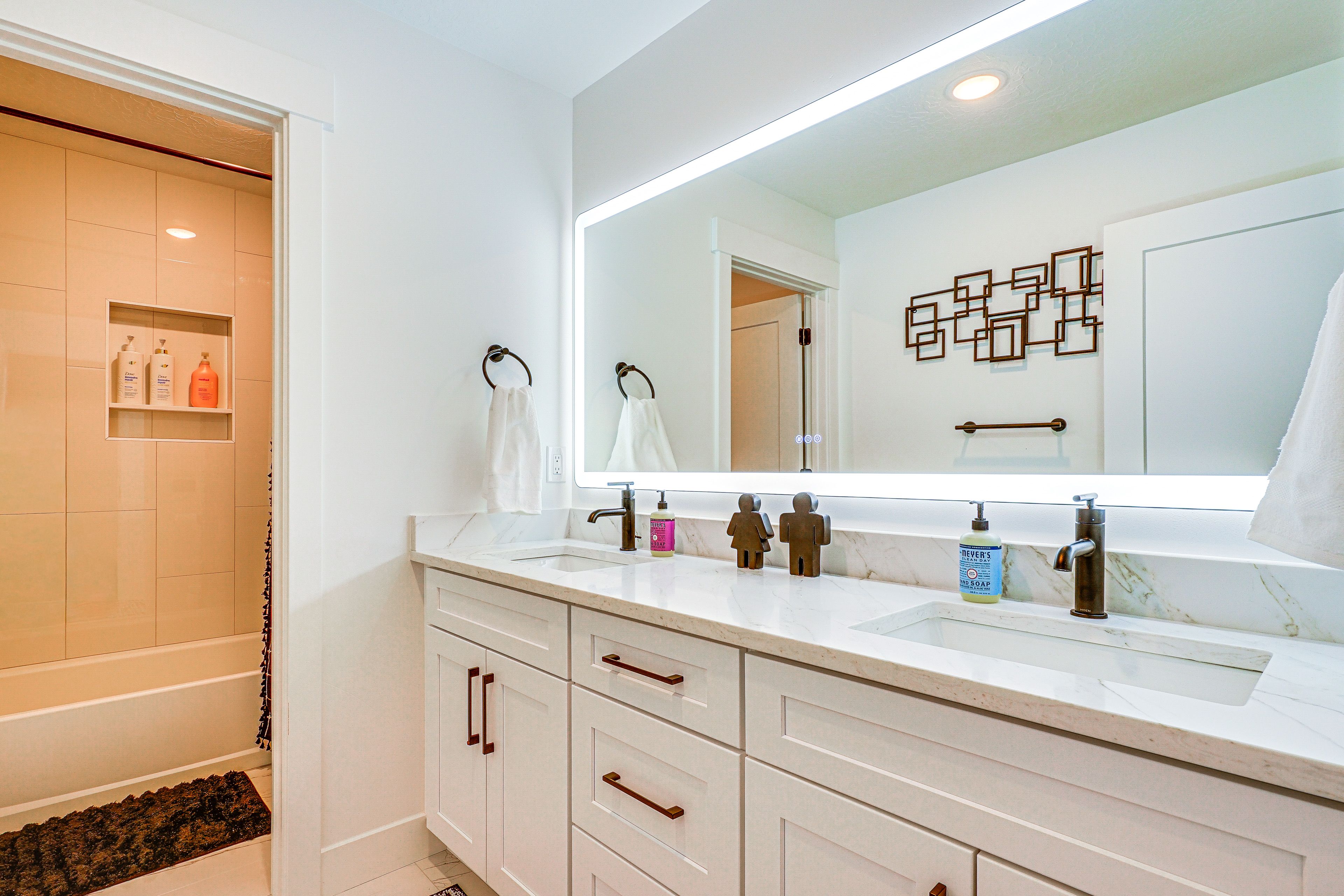 Full Bath | 2nd Floor