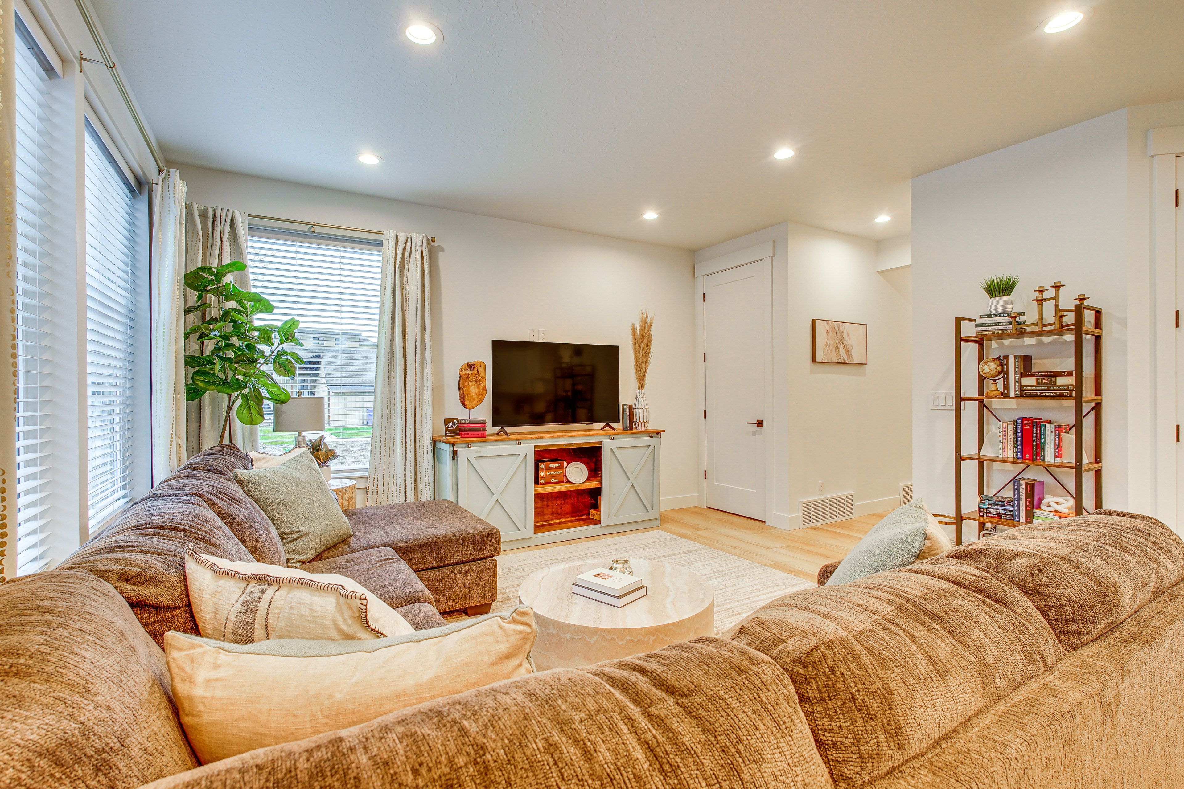 Midvale Vacation Rental | 4BR | 2.5BA | 3,007 Sq Ft | Stairs Required