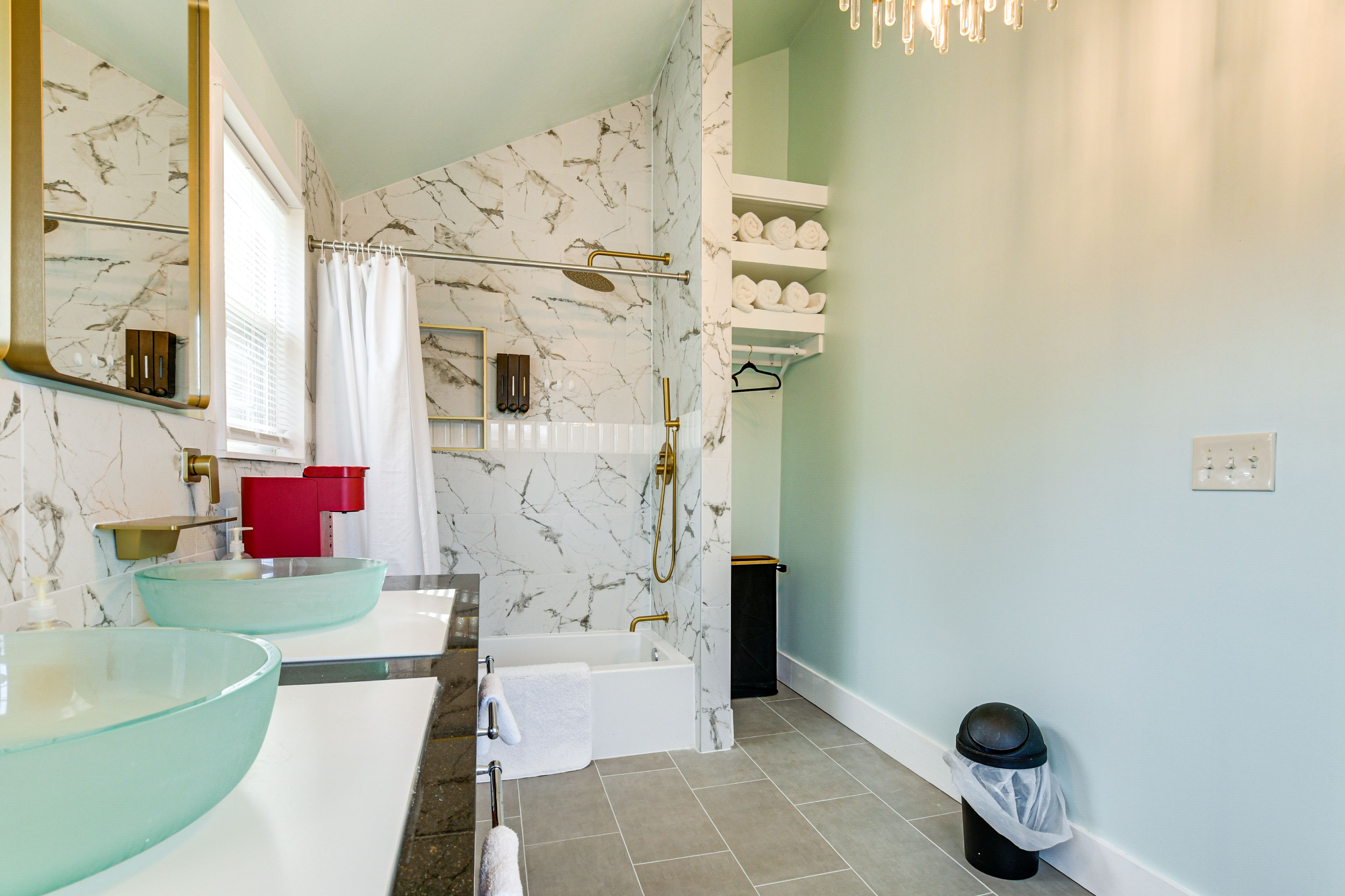 Full Bathroom | 1st Floor