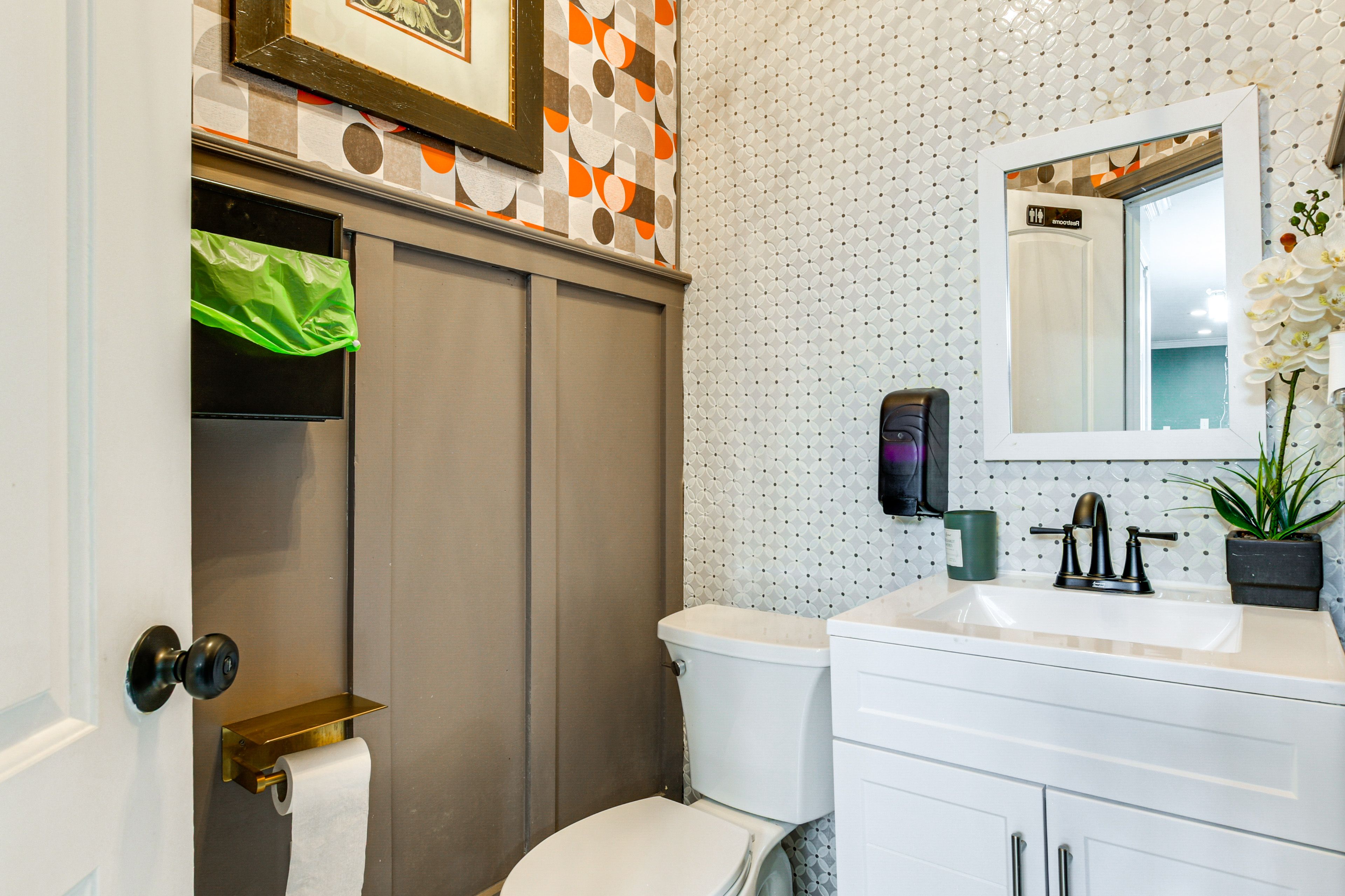 Half Bathroom | 1st Floor