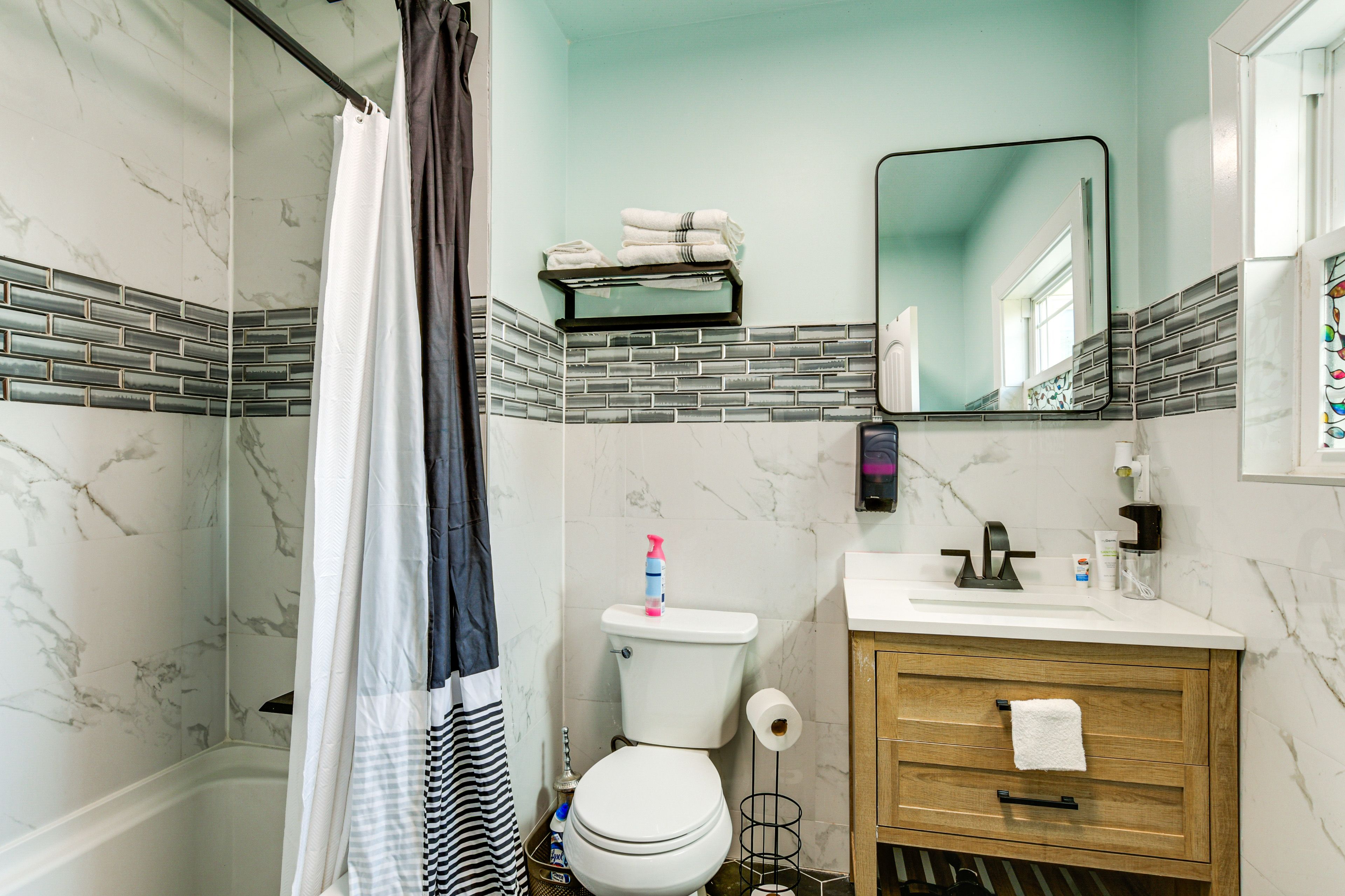 Full Bathroom | 2nd Floor