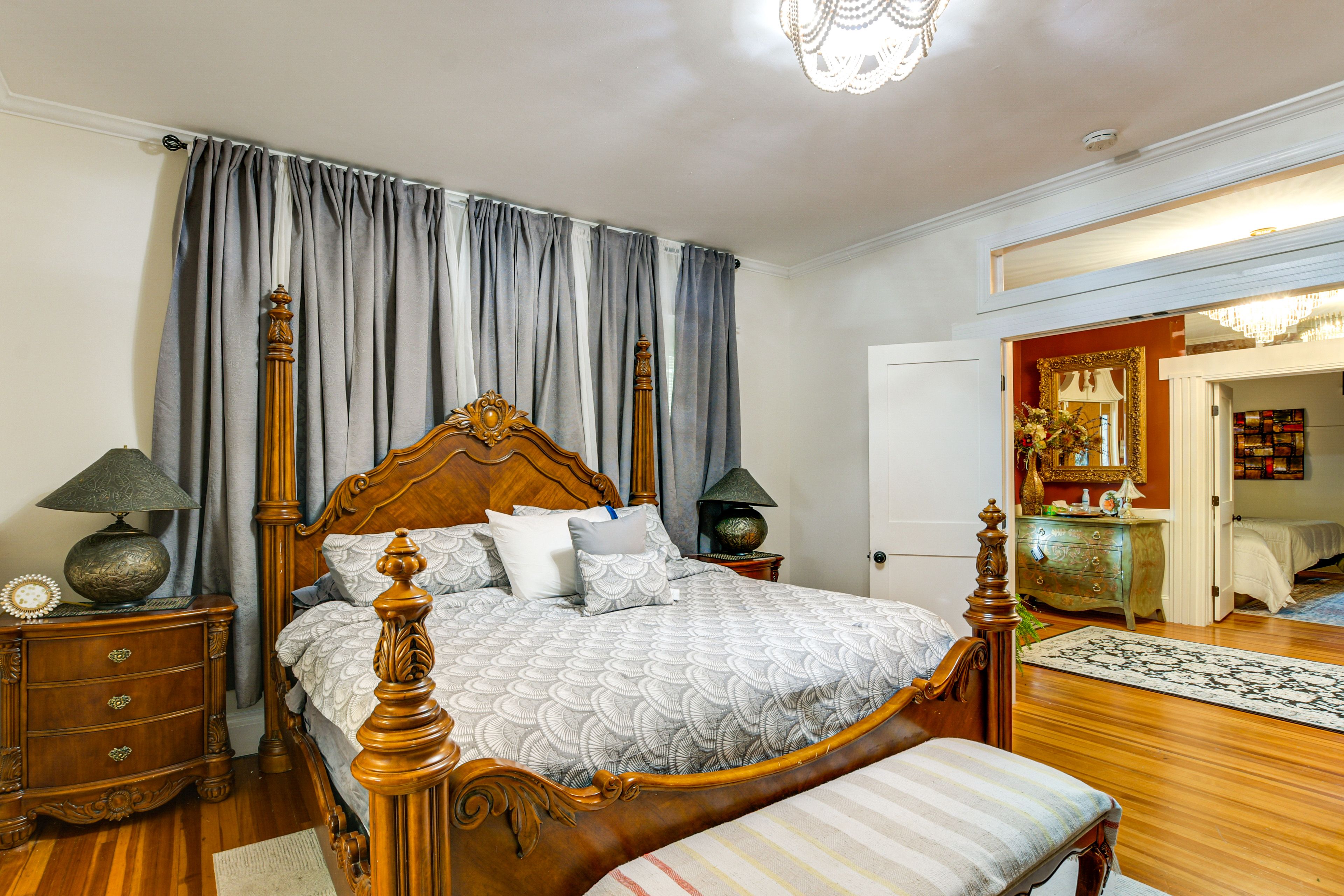 Bedroom 1 | King Bed | 1st Floor