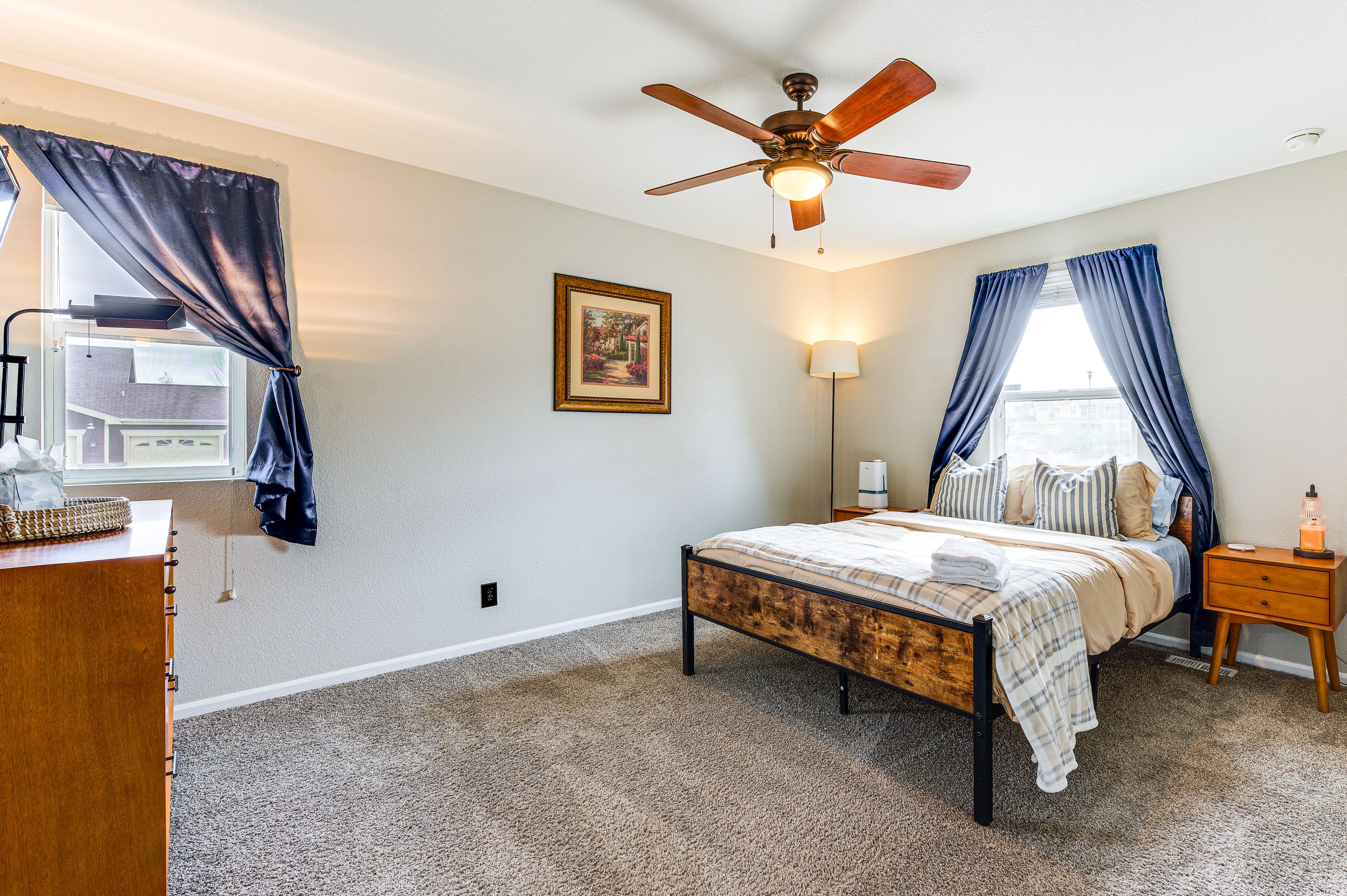 Bedroom 1 | Queen Bed | Smart TV