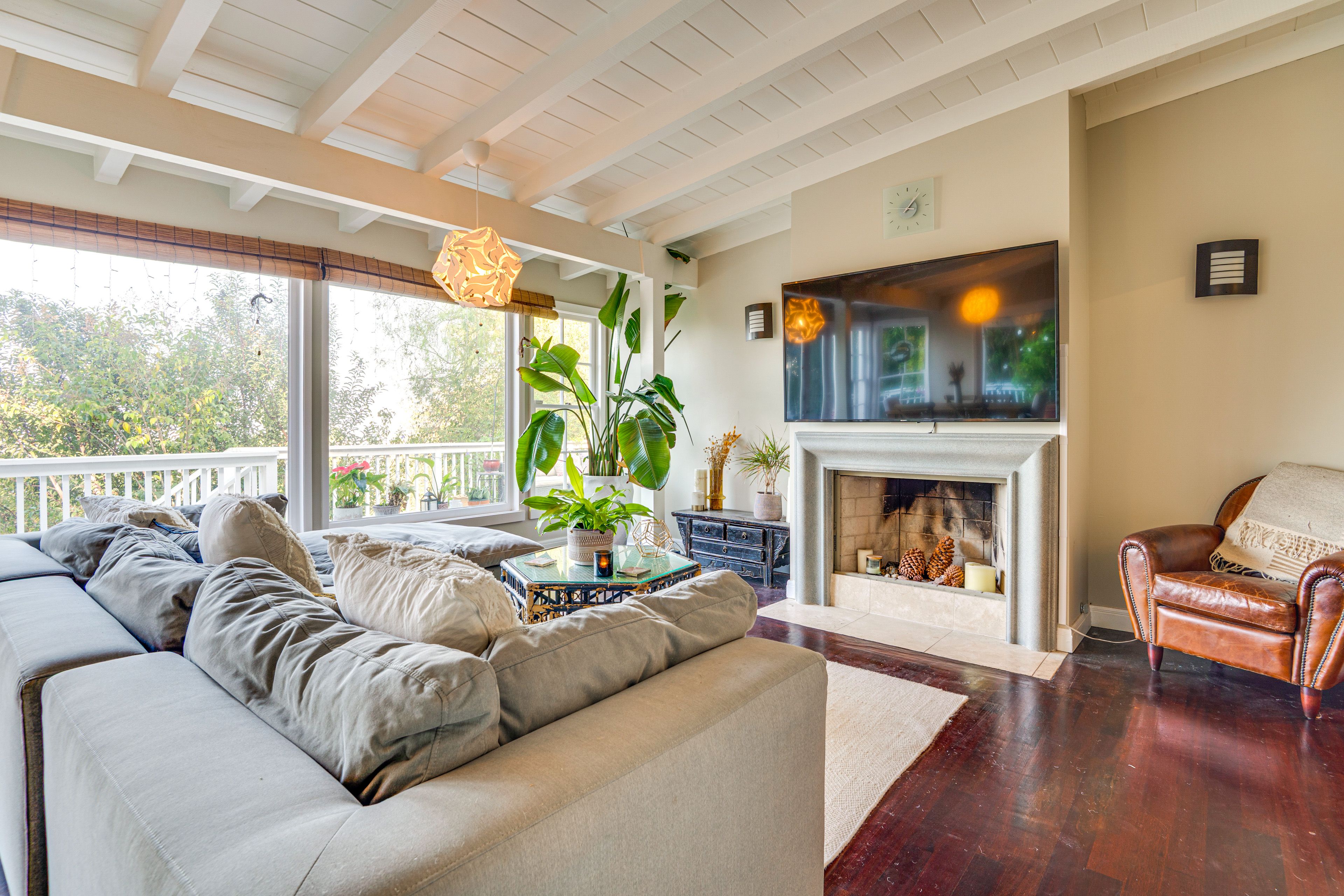 Living Room | Free WiFi | Smart TV | Central A/C