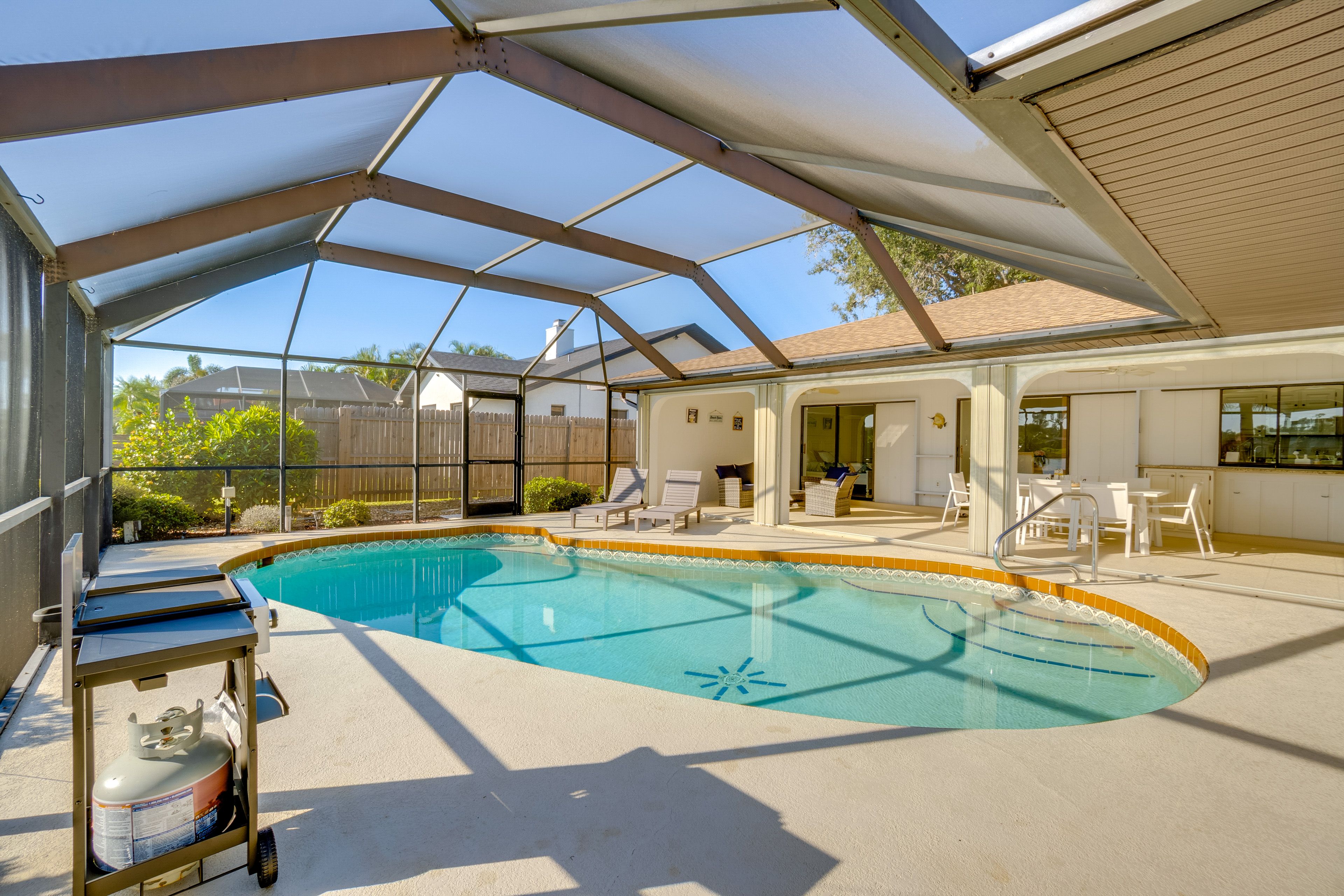 Screened Lanai w/ Pool