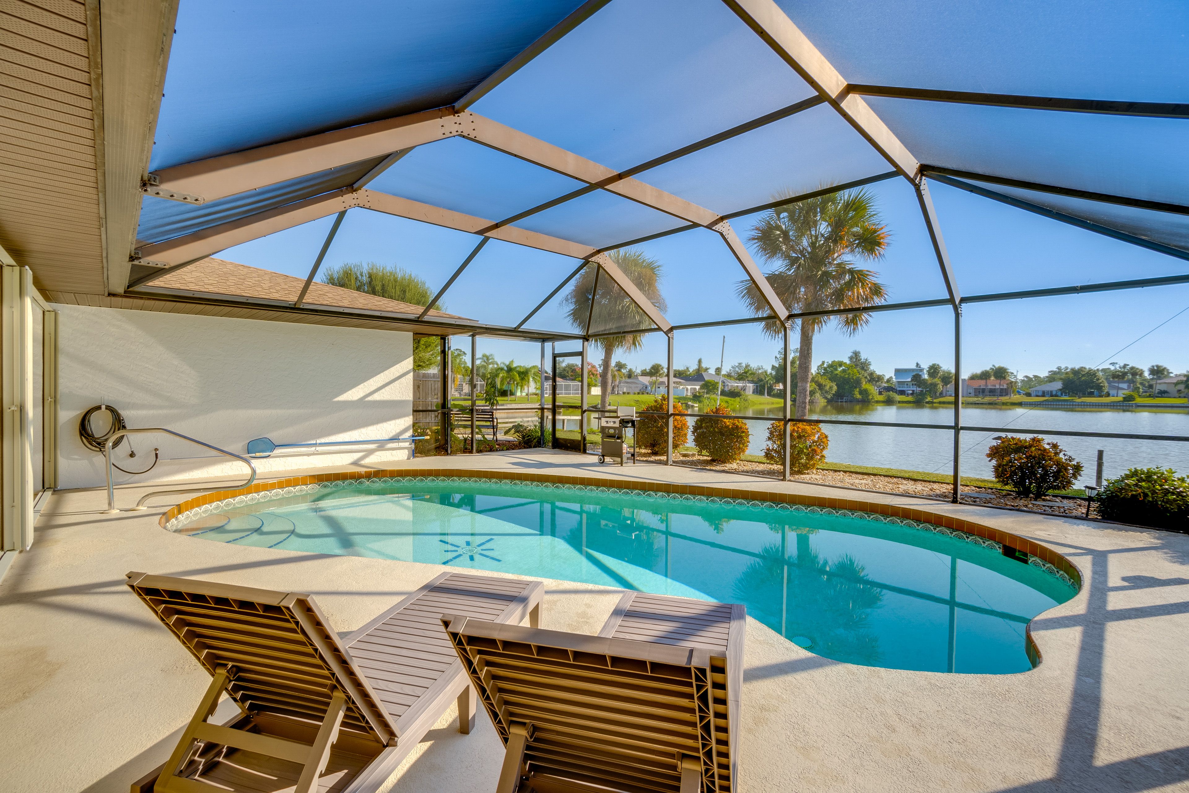 Screened-In Pool | 1,750 Sq Ft