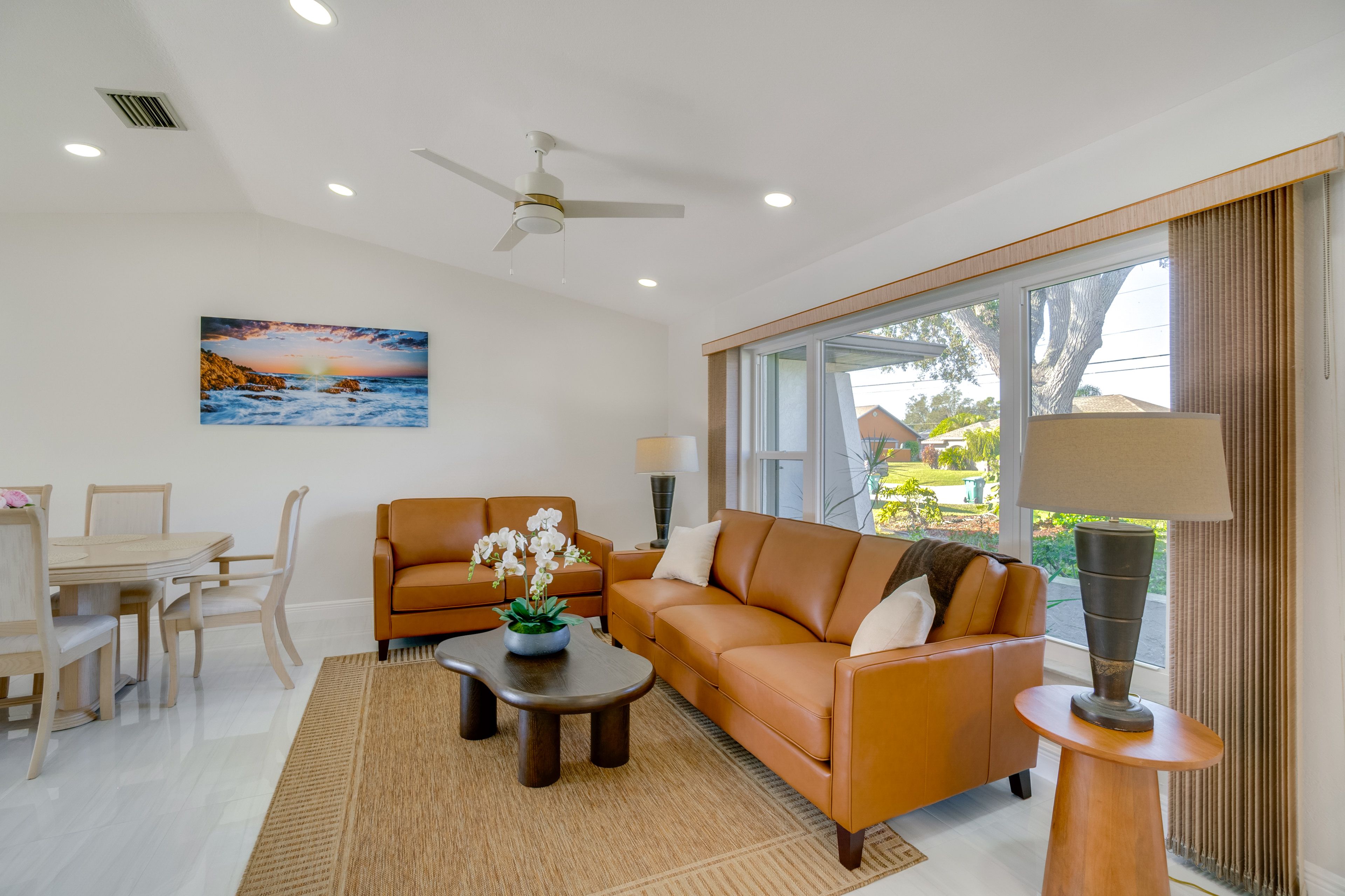 Living Room | Central A/C & Heating | Free WiFi