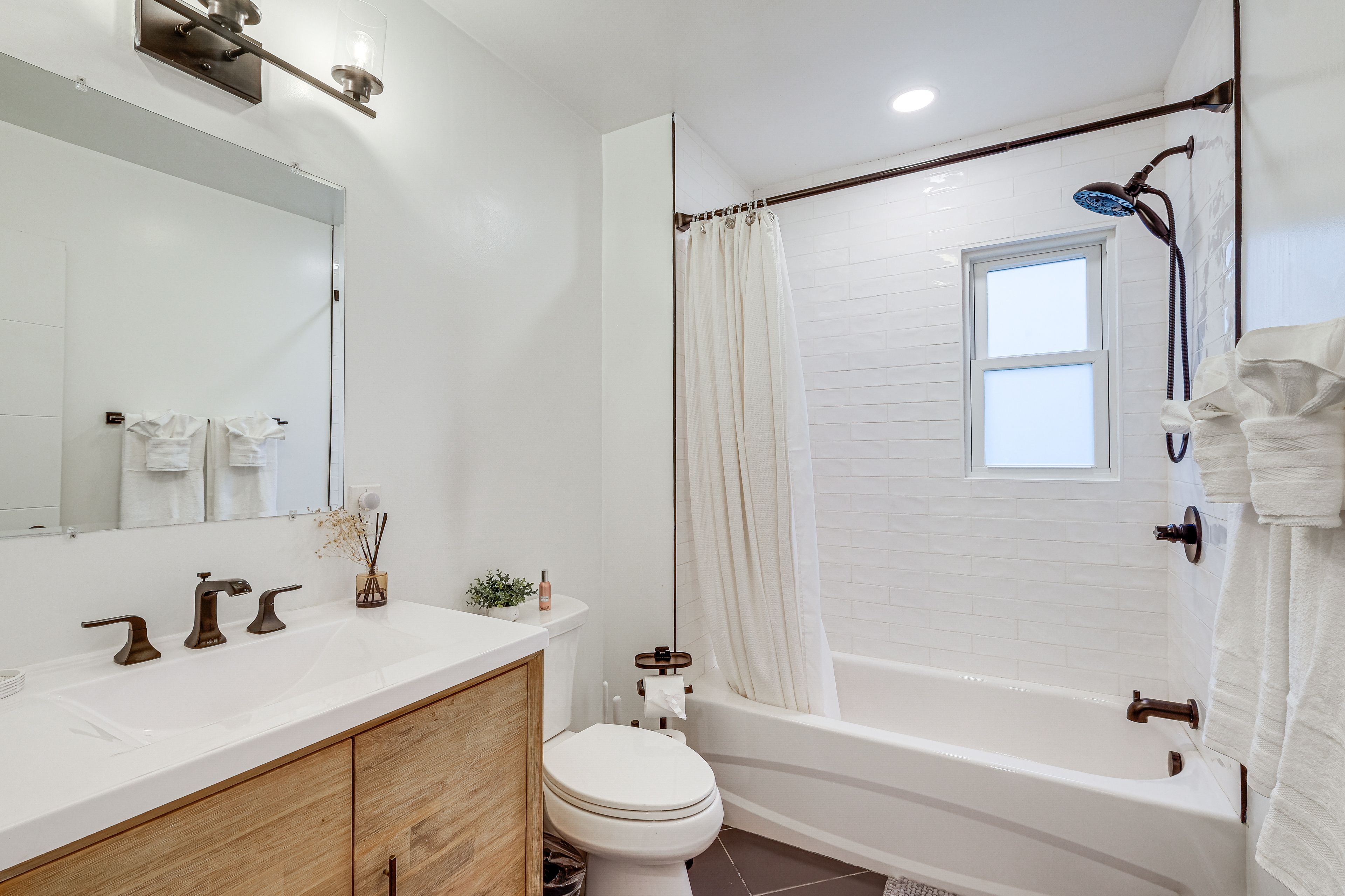 Full Bath | Upper Level