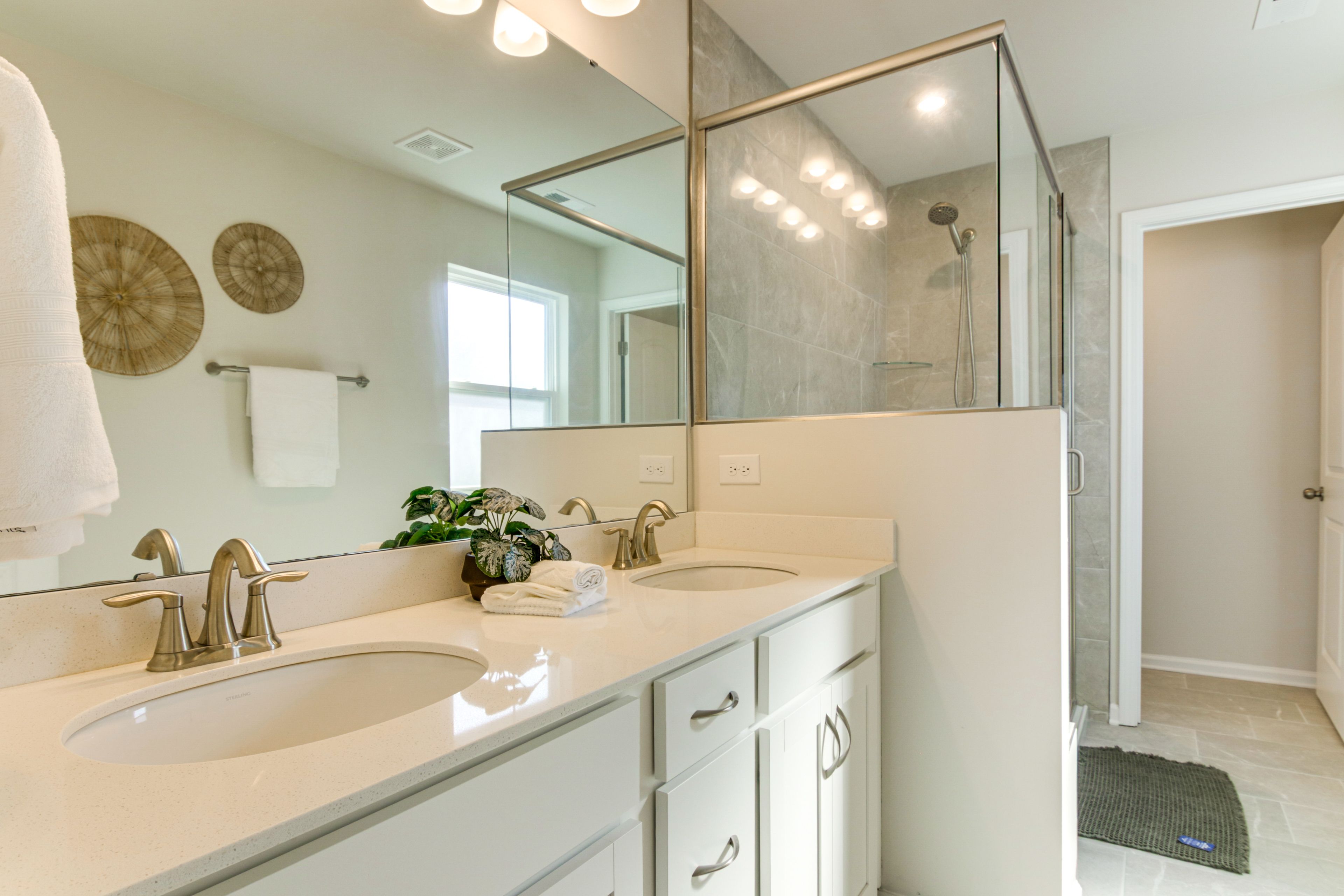 En-Suite Bathroom | Towels Provided | 2nd Floor