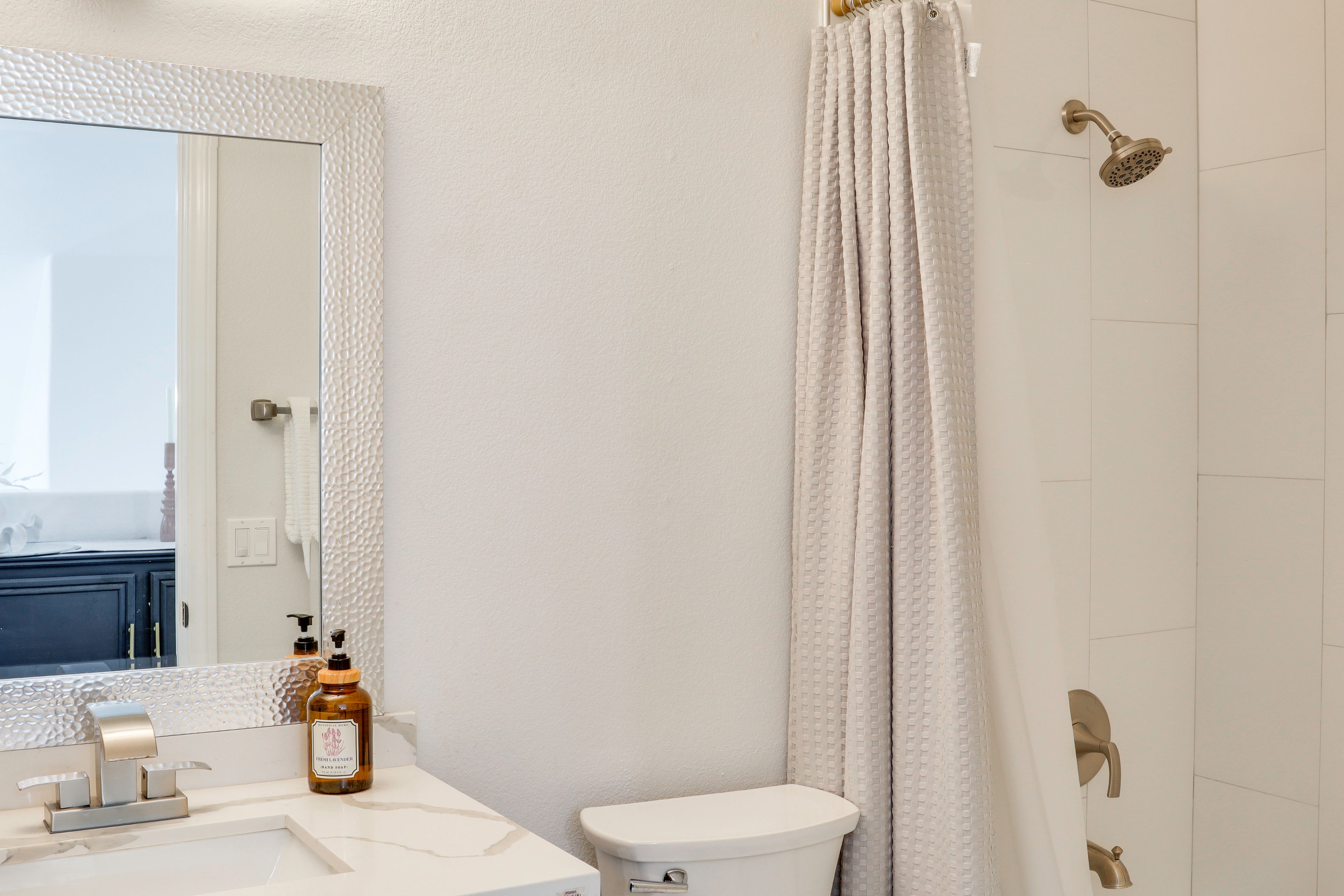 Full Bathroom | 2nd Floor