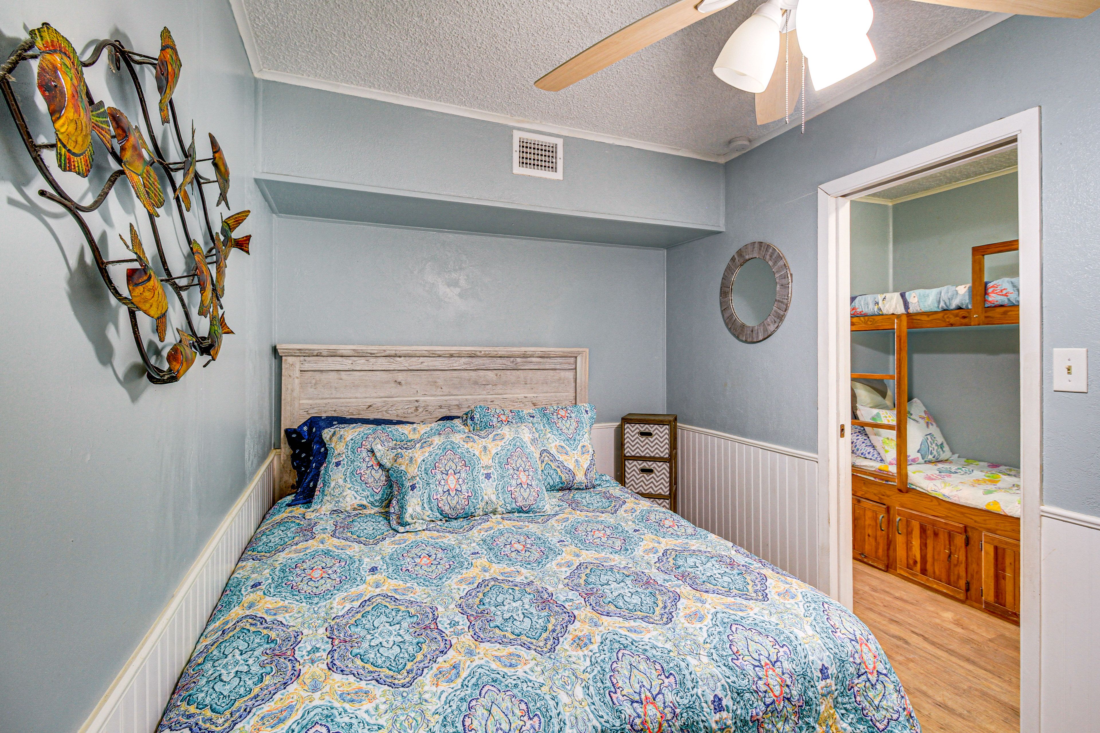 Bedroom | Queen Bed | Linens Provided