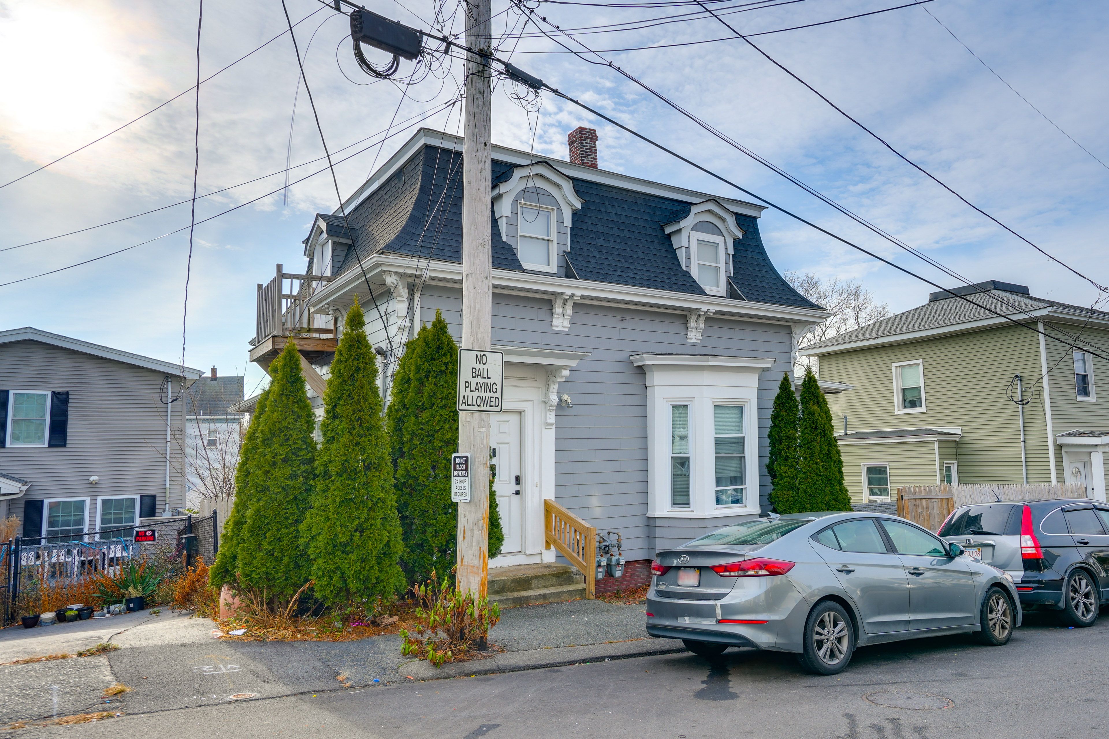 Building Exterior | Driveway (1 Vehicle)