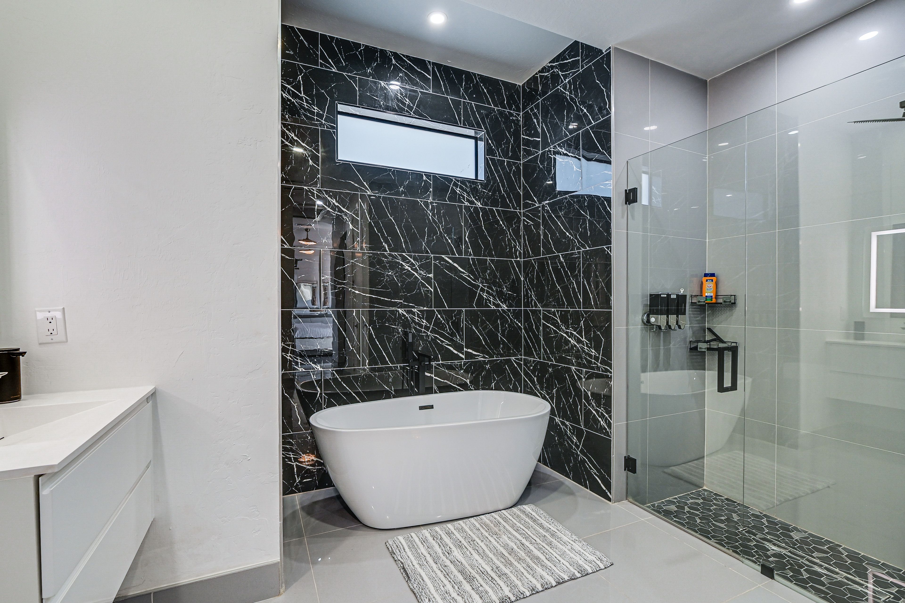 Full Bathroom | Complimentary Toiletries | Towels Provided | Walk-In Closet