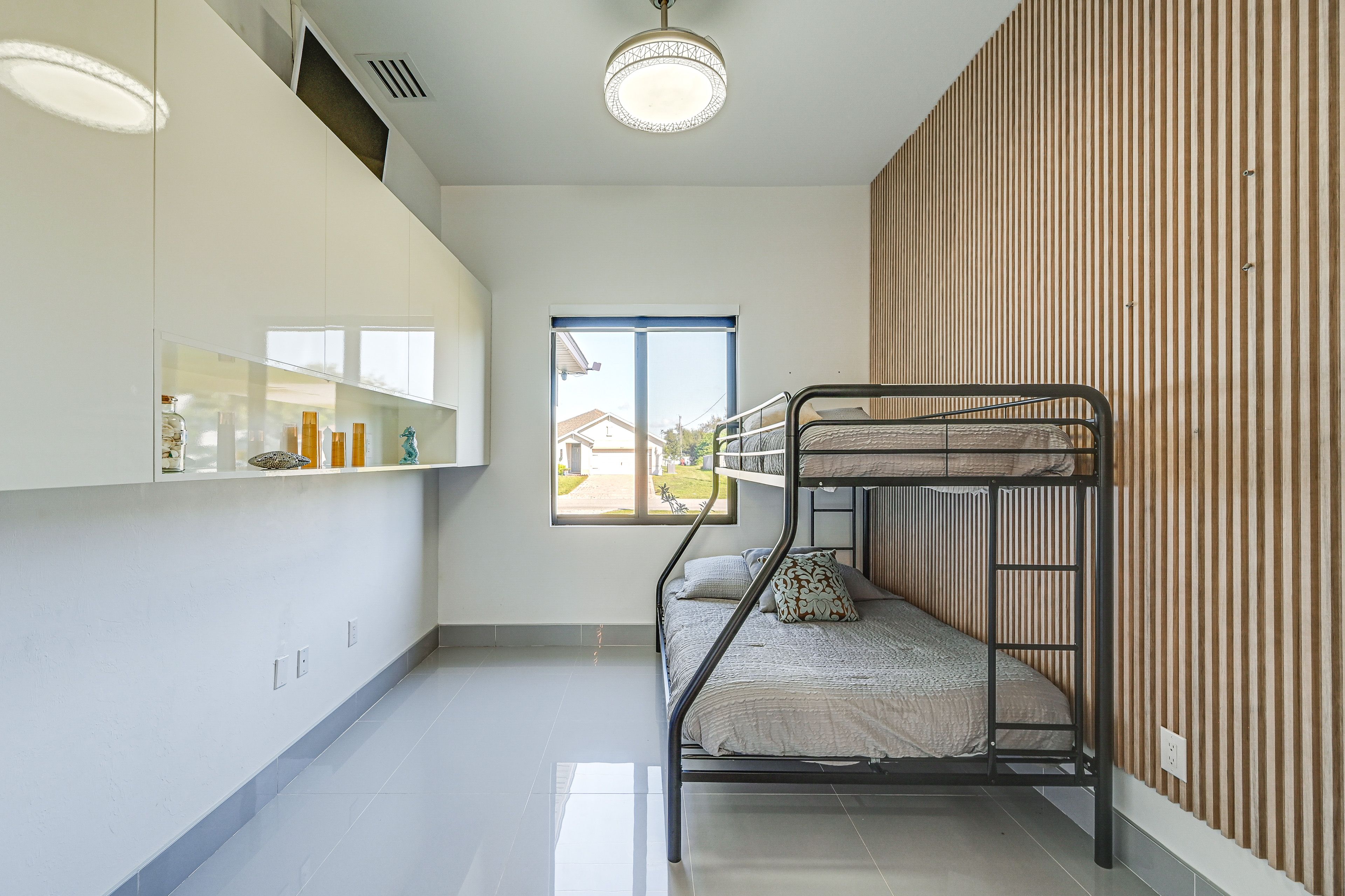 Bedroom 4 | Twin/Full Bunk Bed