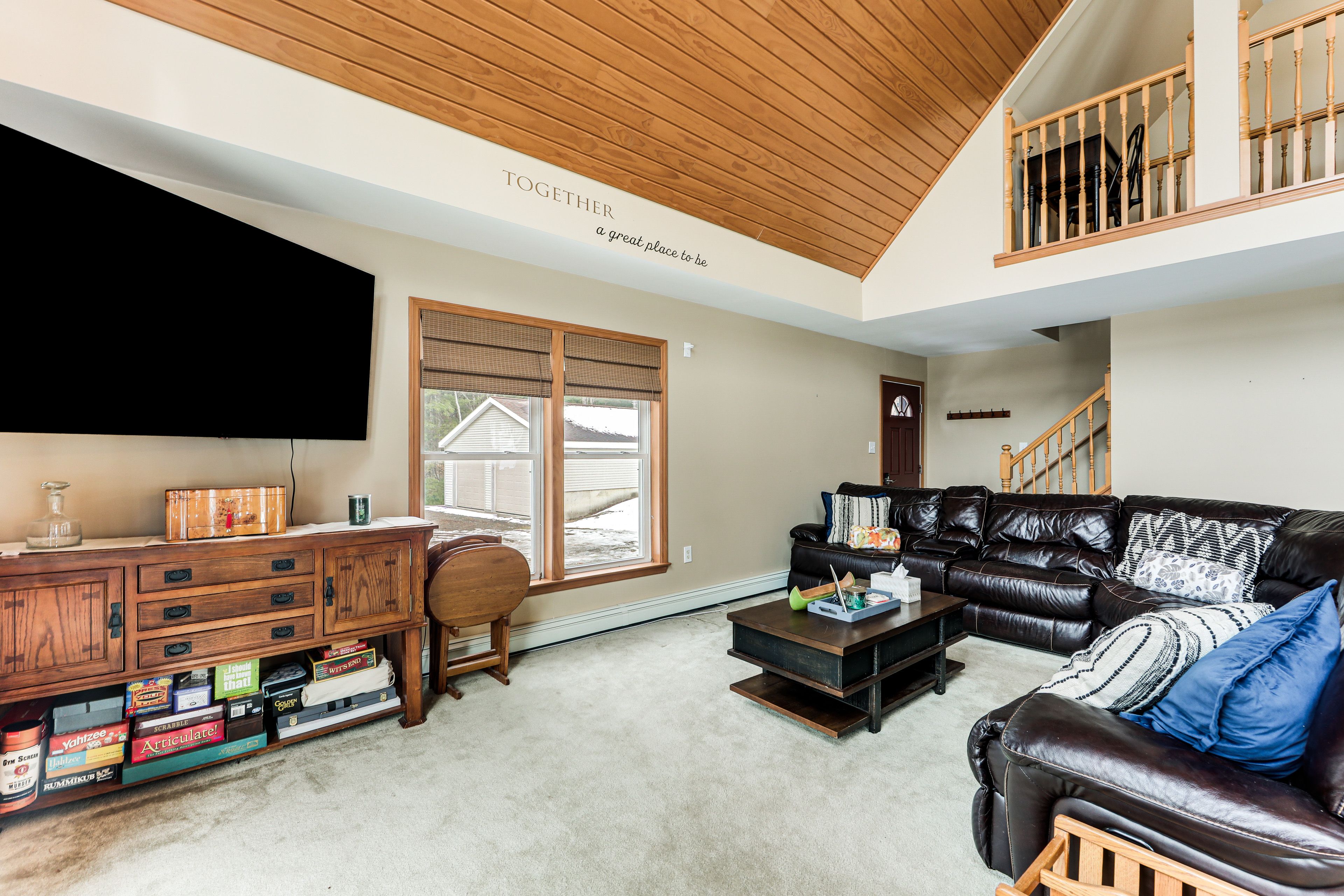 Living Room | Smart TV | Board Games | Central Heating & A/C | 1st Floor