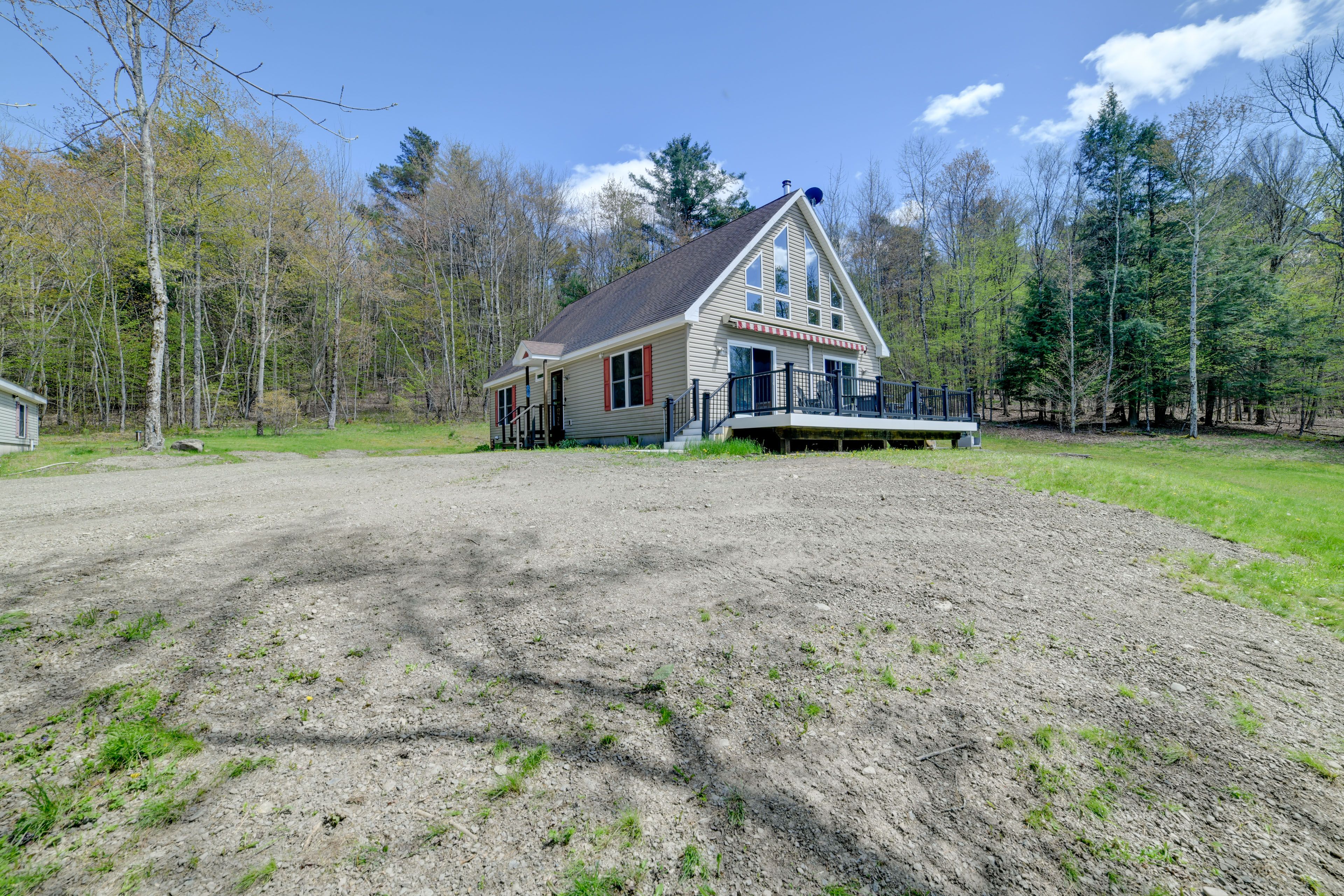 Private Yard | Fire Pit (Wood Not Provided) | 26-Acre Property