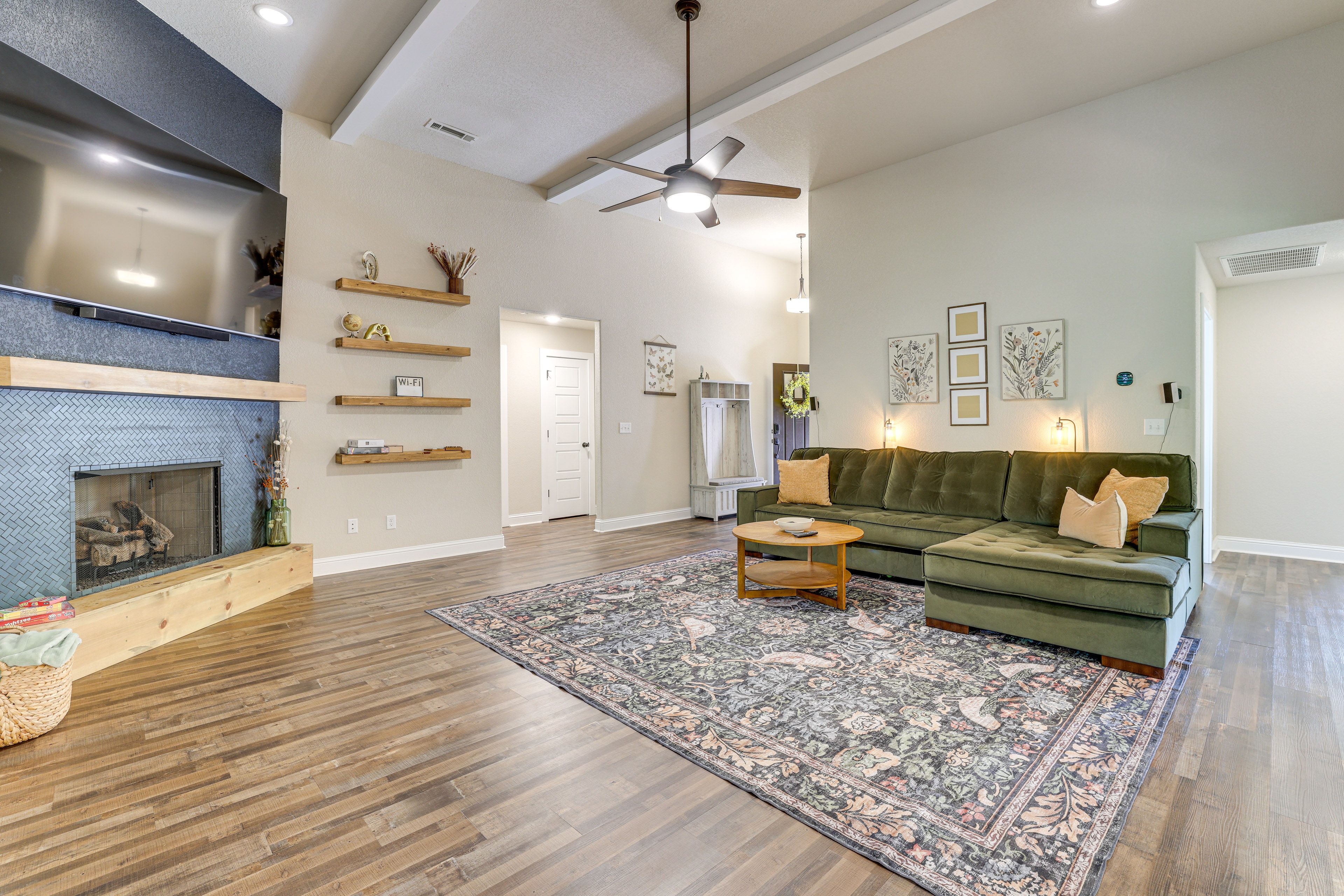 Bella Vista Vacation Rental | 3BR | 2BA | 1,800 Sq Ft | 1 Step to Enter