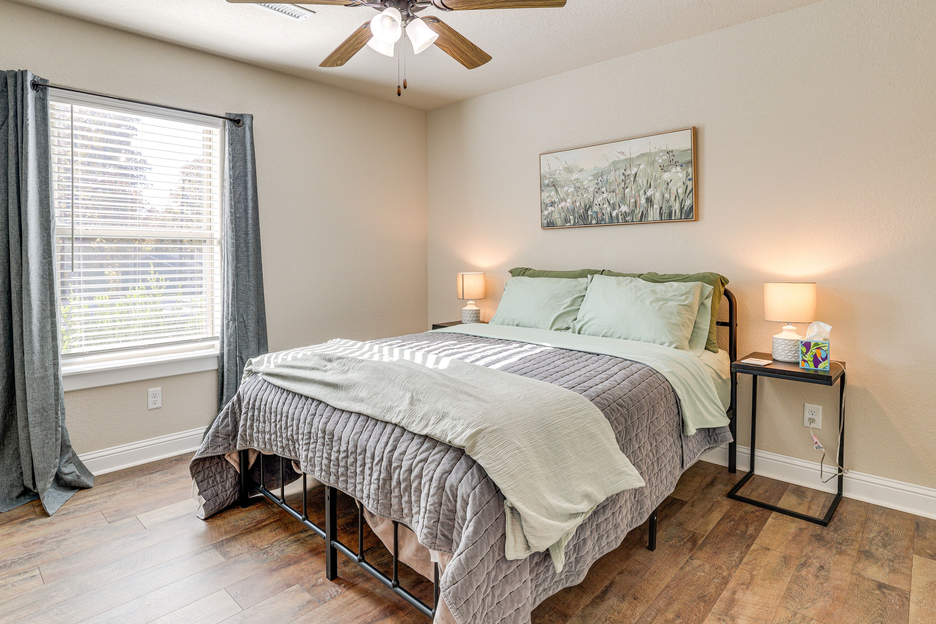 Bedroom 2 | Queen Bed