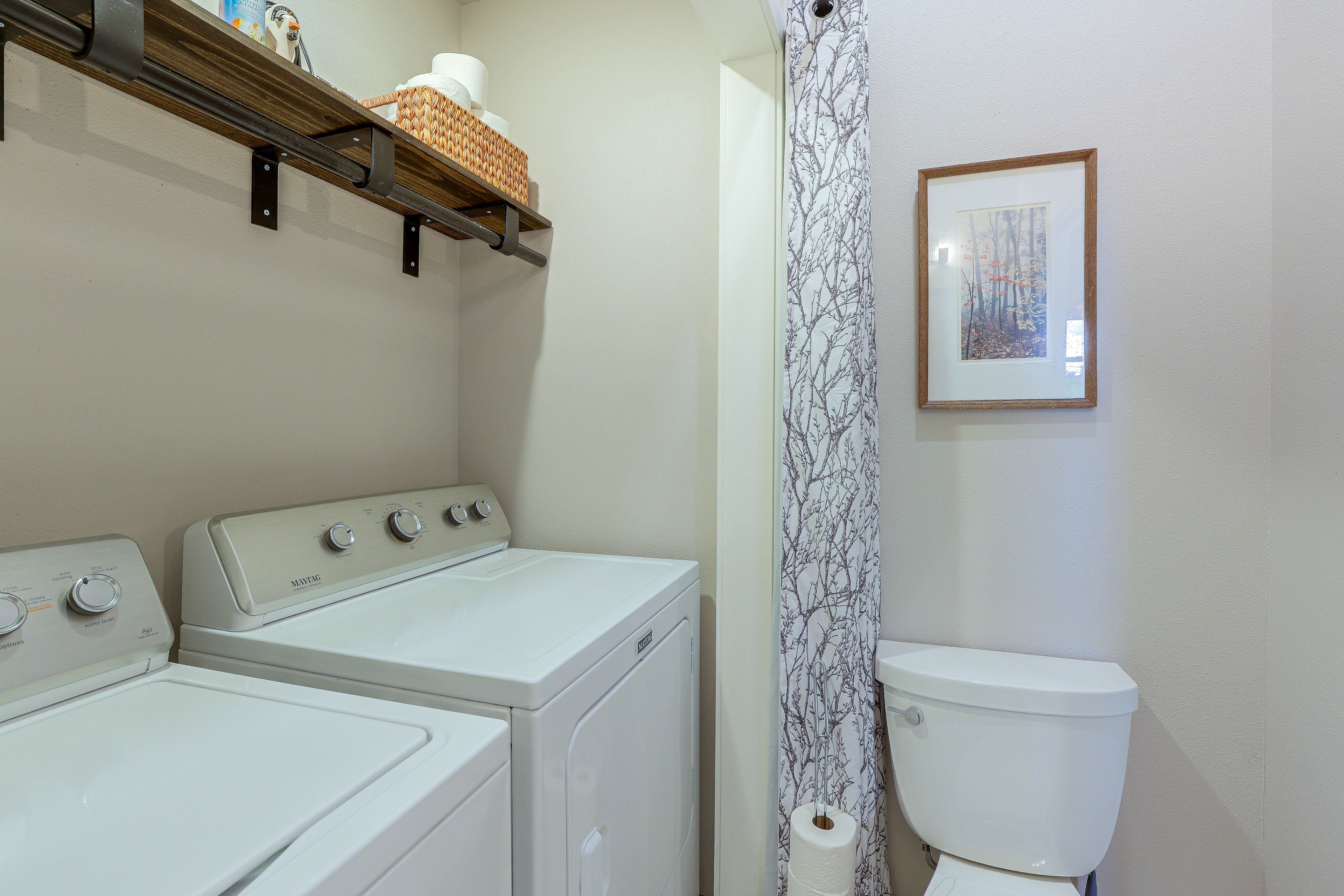 Half Bathroom | Washer/Dryer | 2nd Floor