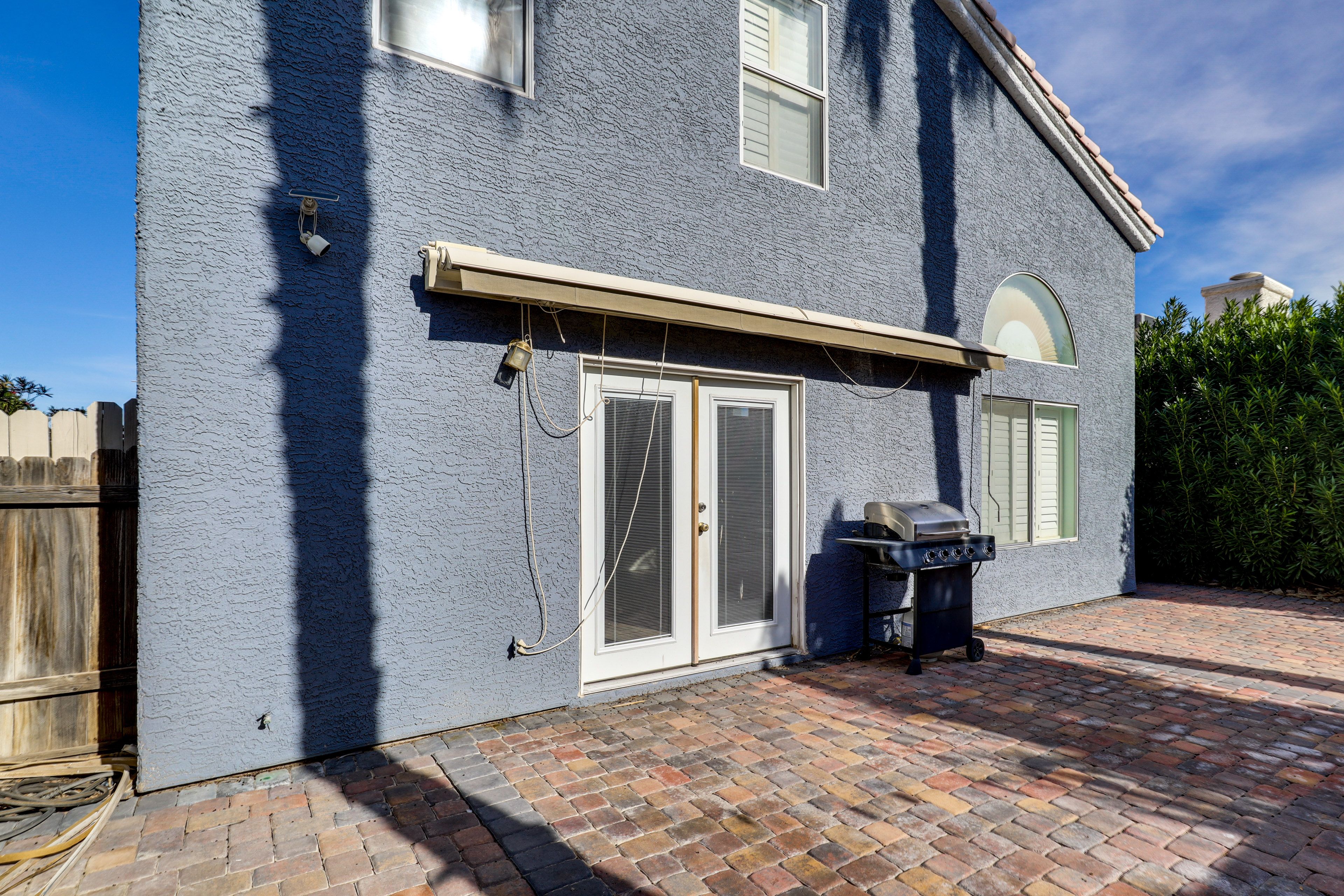 Private Patio | Gas Fire Pit | Gas Grill