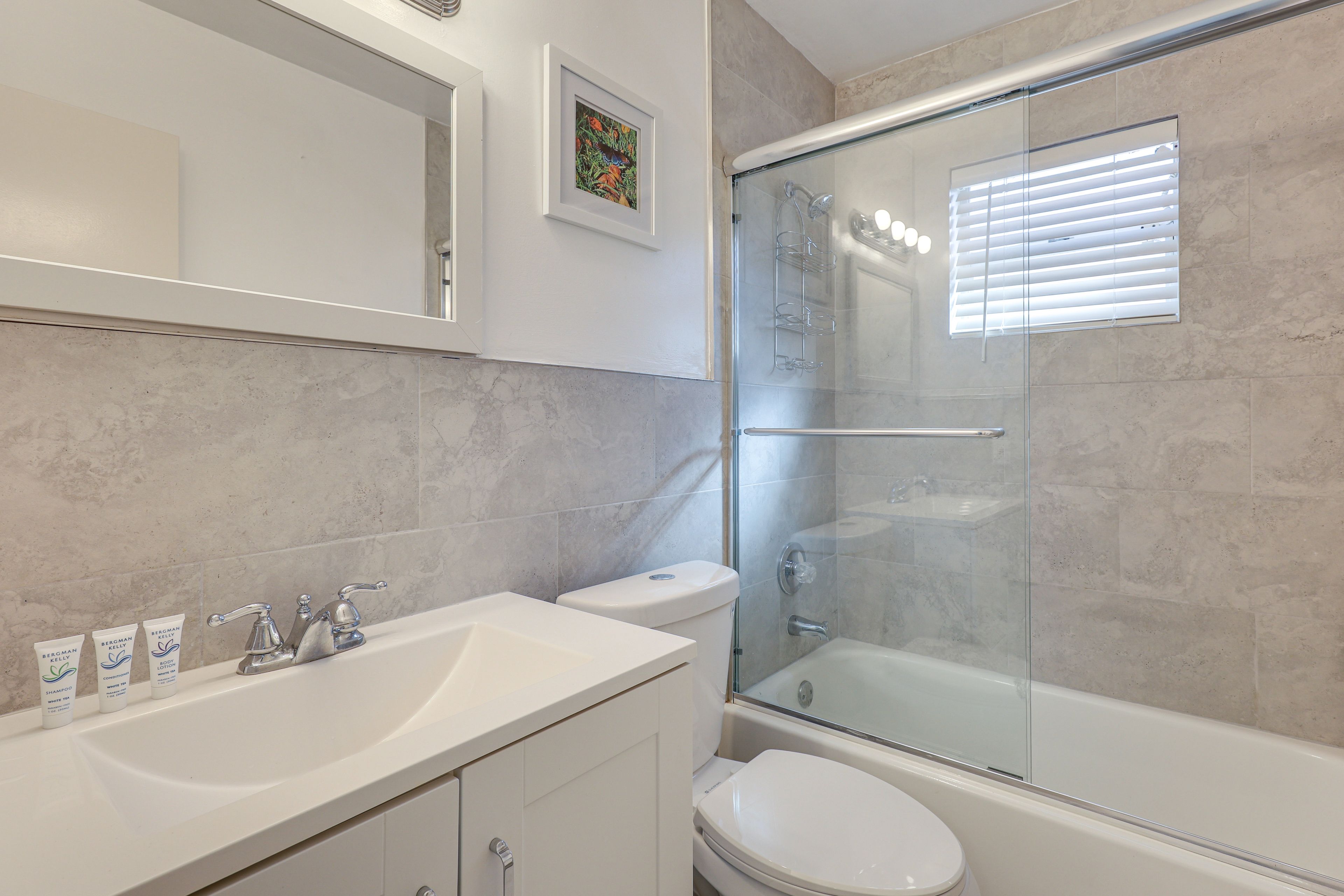 Full Bathroom | Complimentary Toiletries