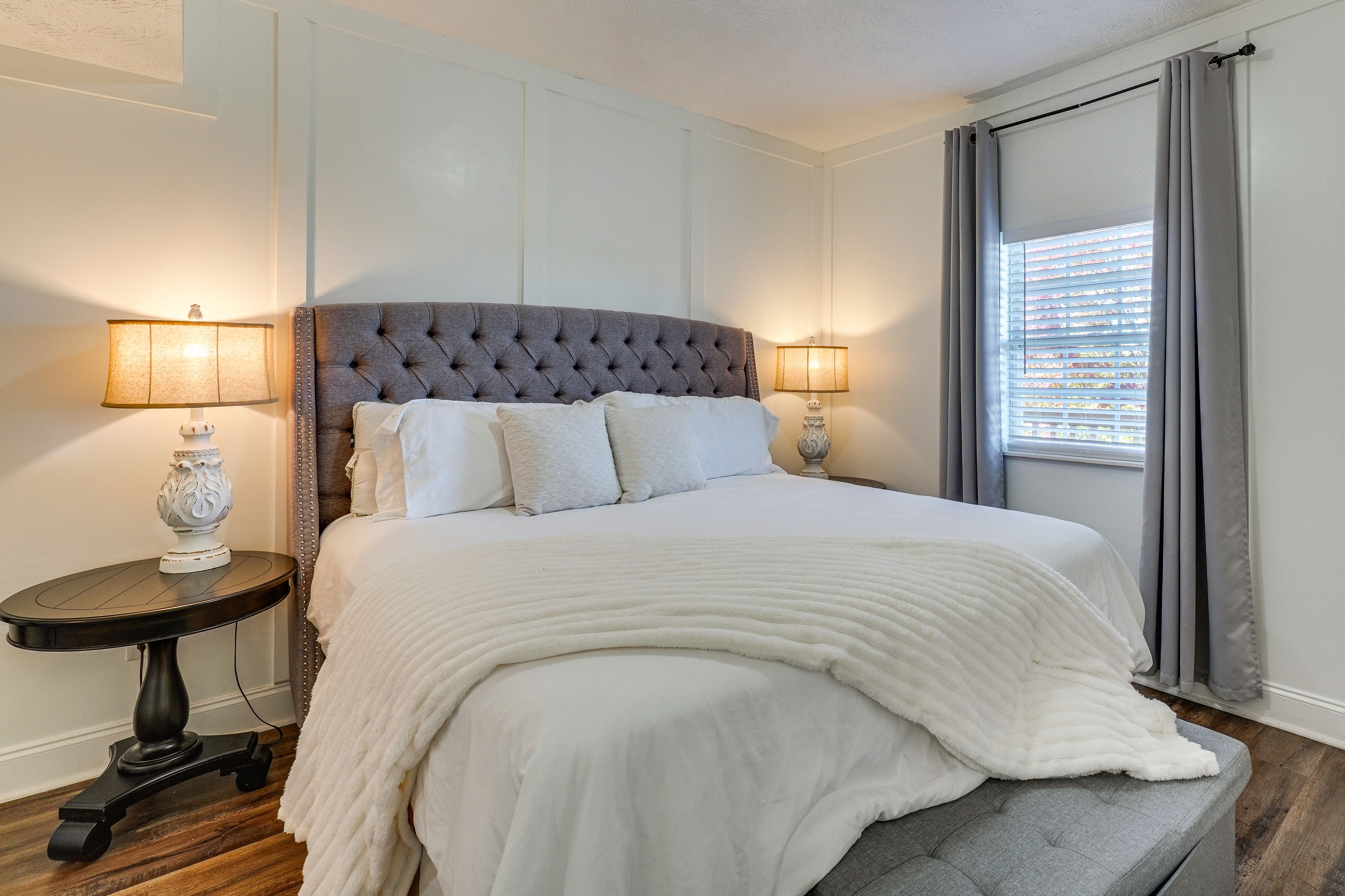 Bedroom | King Bed | Linens Provided