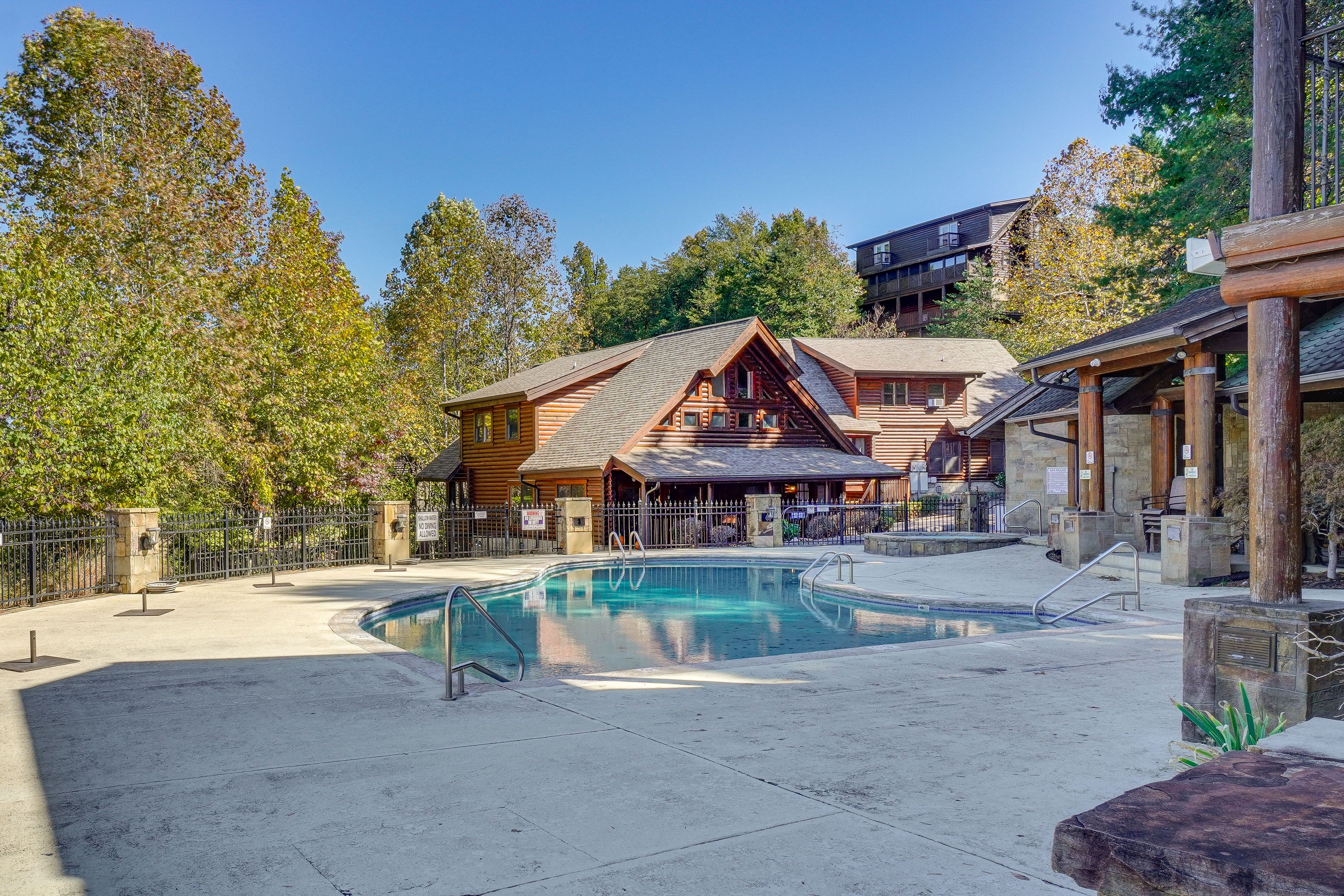 Golfview Resort | Community Outdoor Pool | Elevator Access