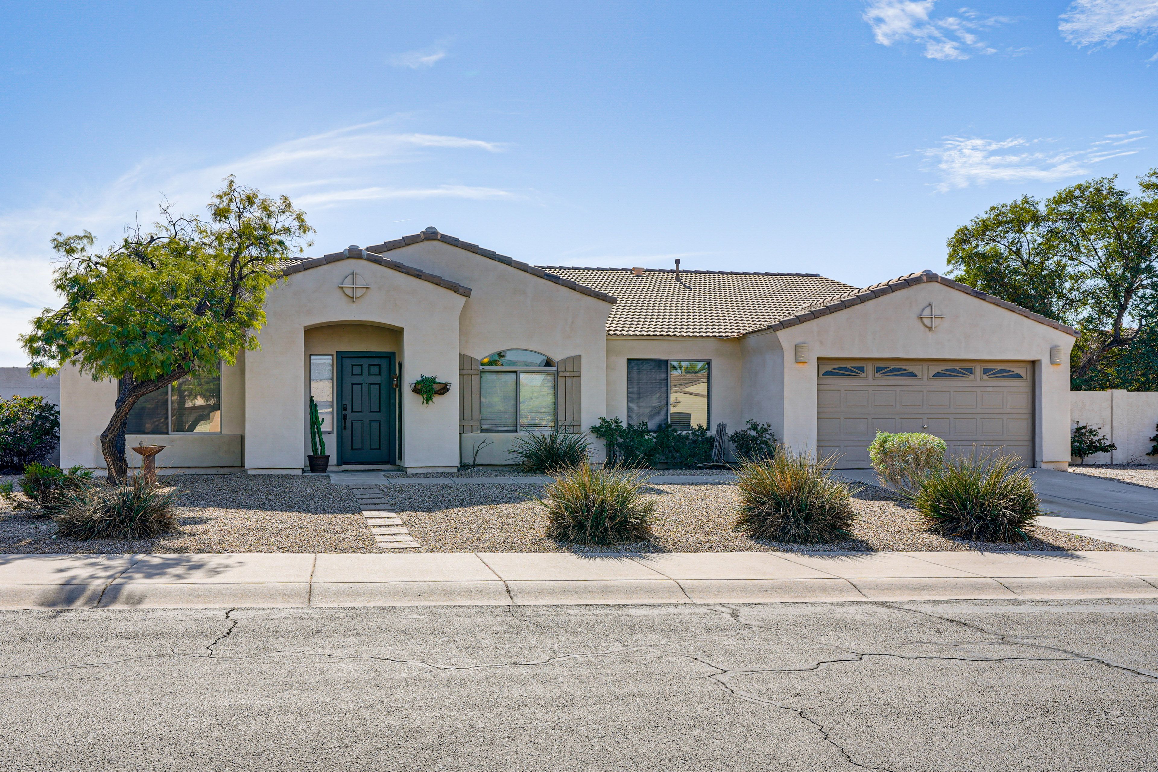 Home Exterior | Parking | Garage (1 Vehicle) | Driveway (2 Vehicles)