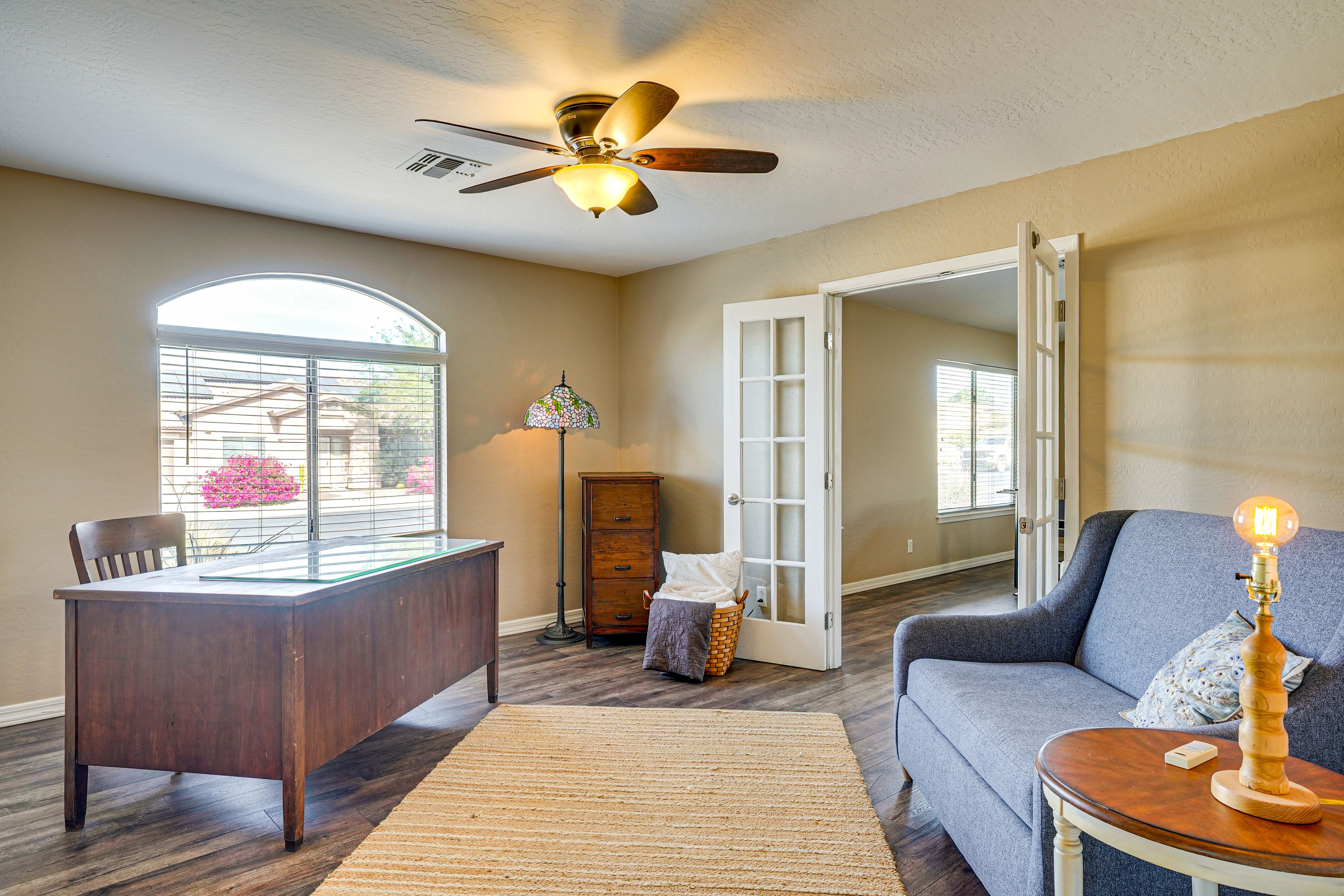 Office | Free WiFi | Twin Sleeper Chair