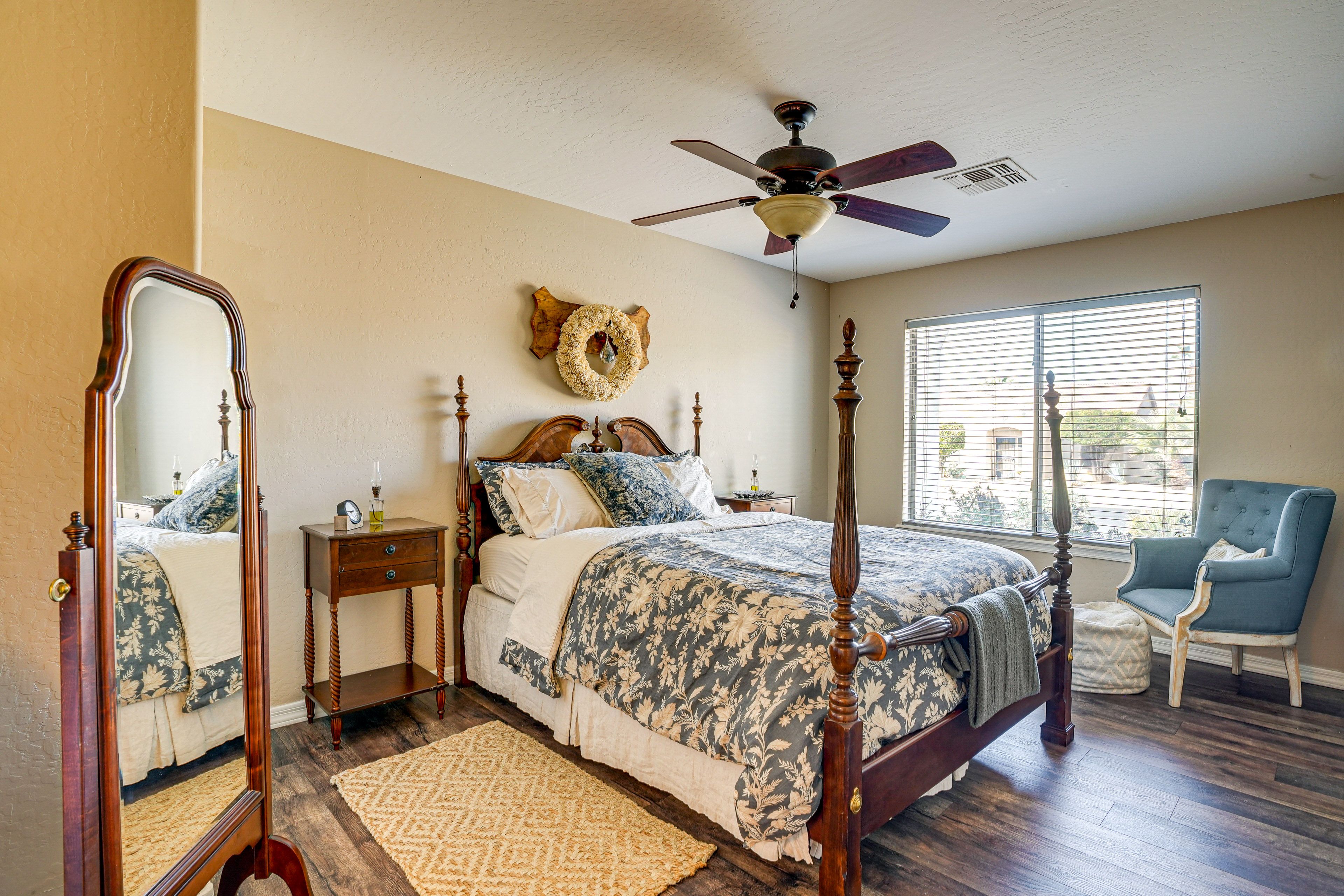 Bedroom 2 | Queen Bed