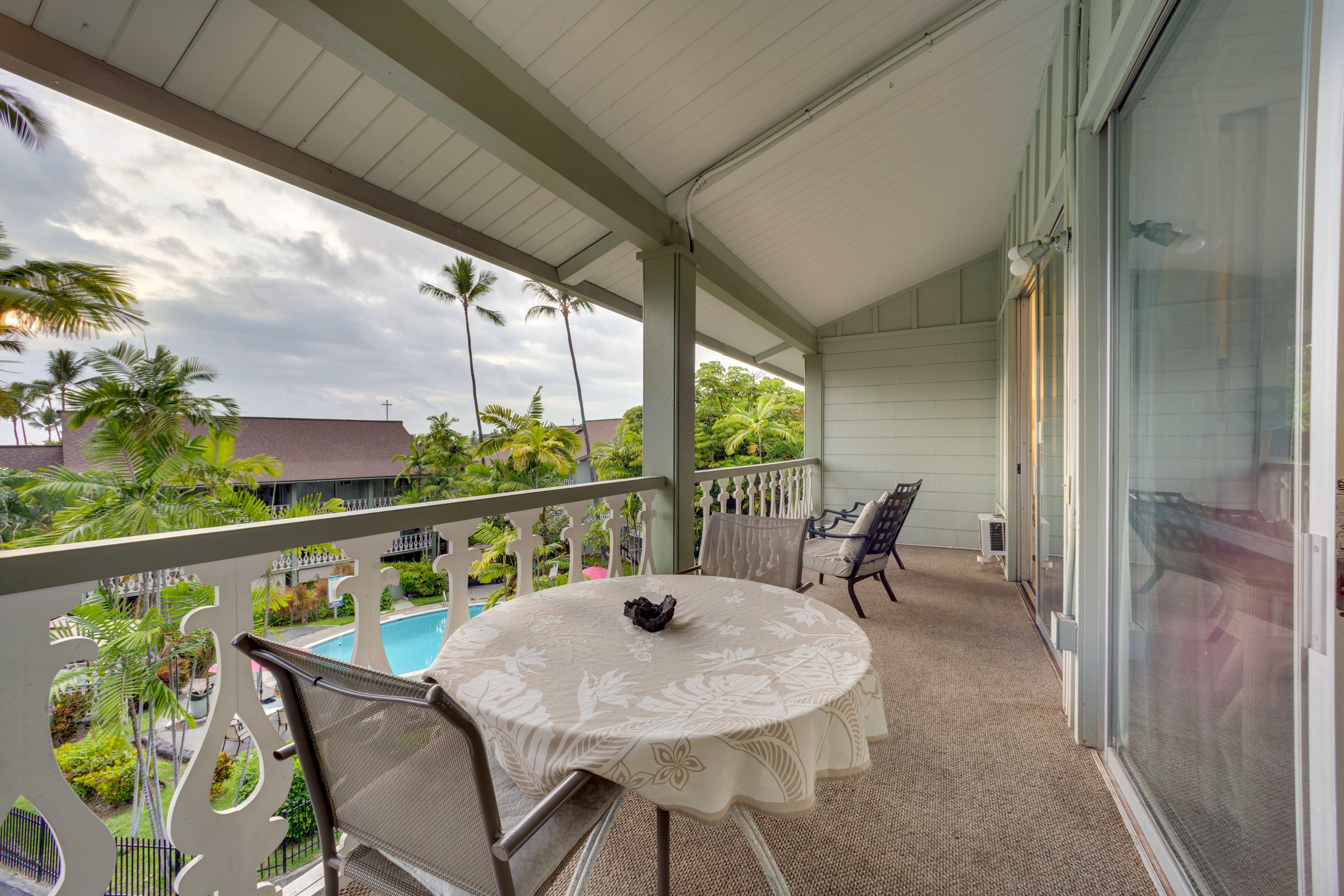 Kailua-Kona Vacation Rental | Studio | 1BA | Stairs Required | 700 Sq Ft