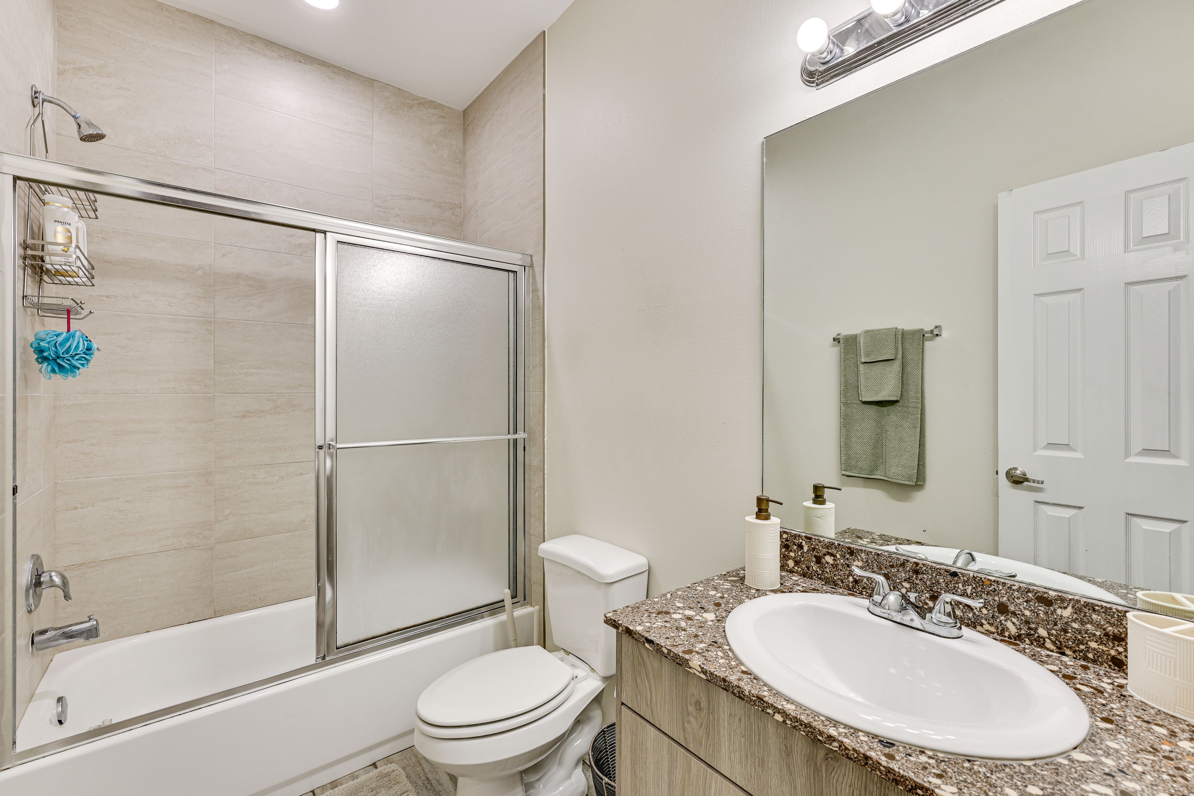 Full Bathroom | Complimentary Toiletries