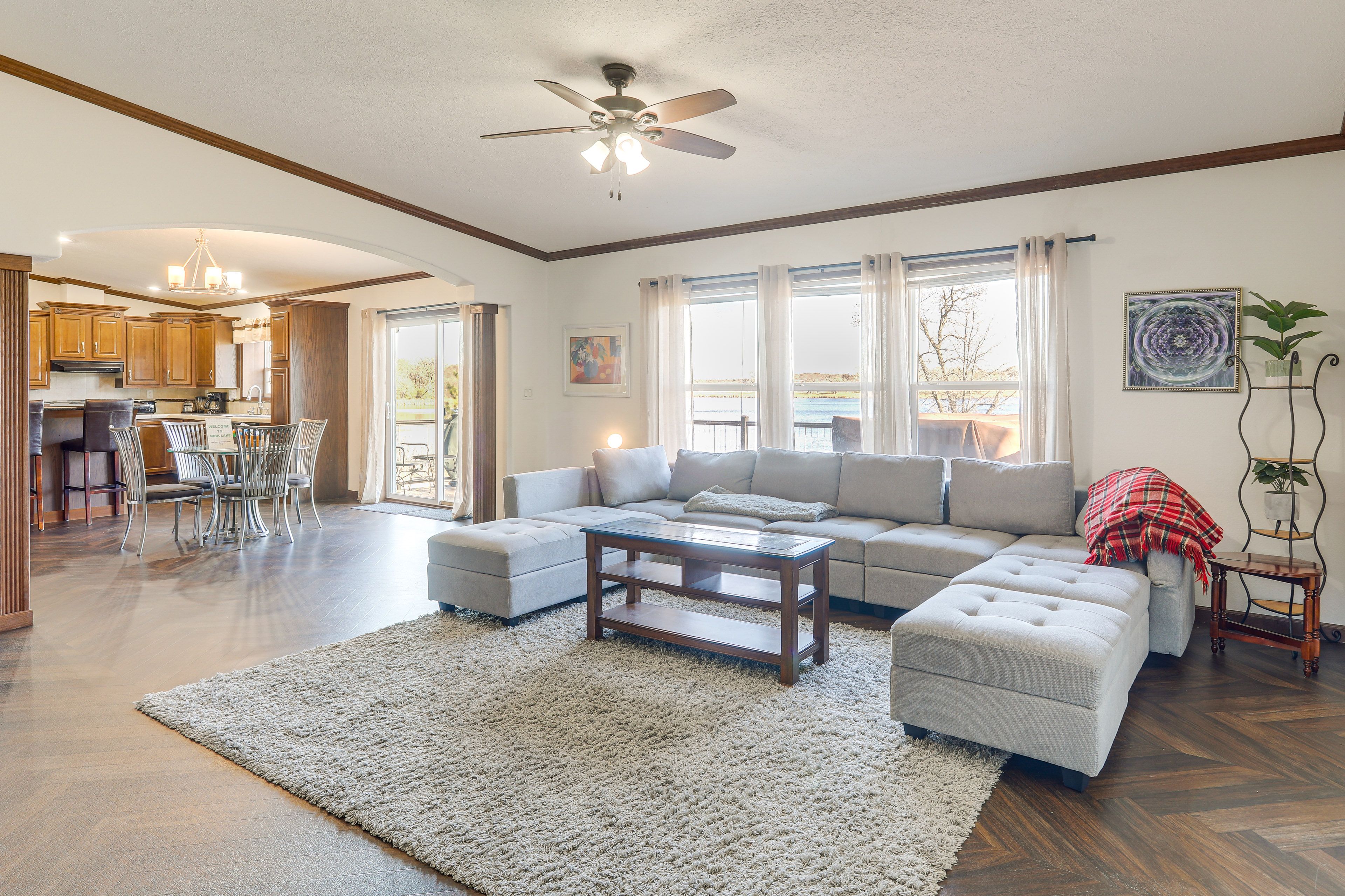 Living Room | King Sleeper Sofa | Free WiFi | Smart TV | Central A/C