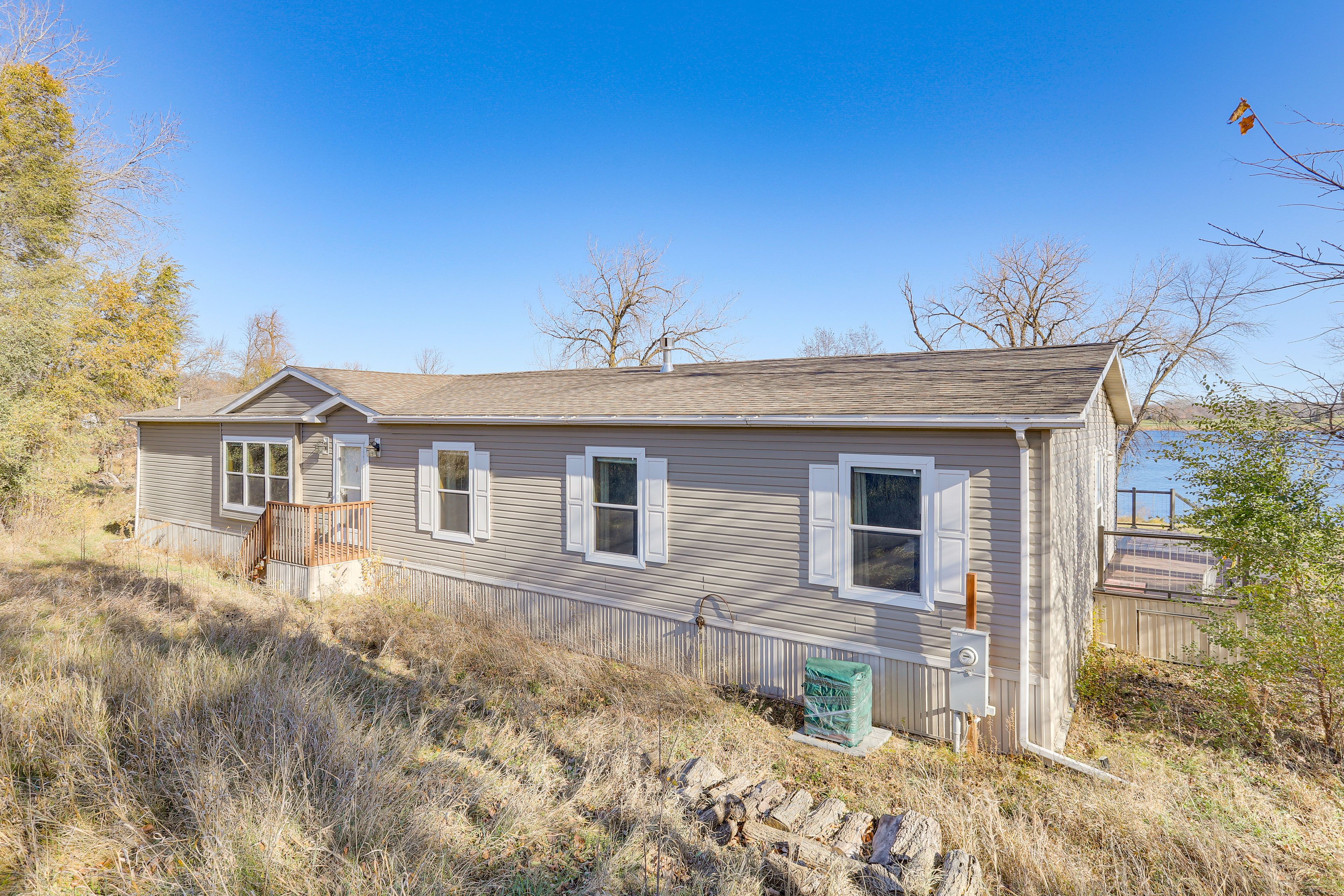 Parking | Driveway (6 Vehicles) | RV/Trailer Parking